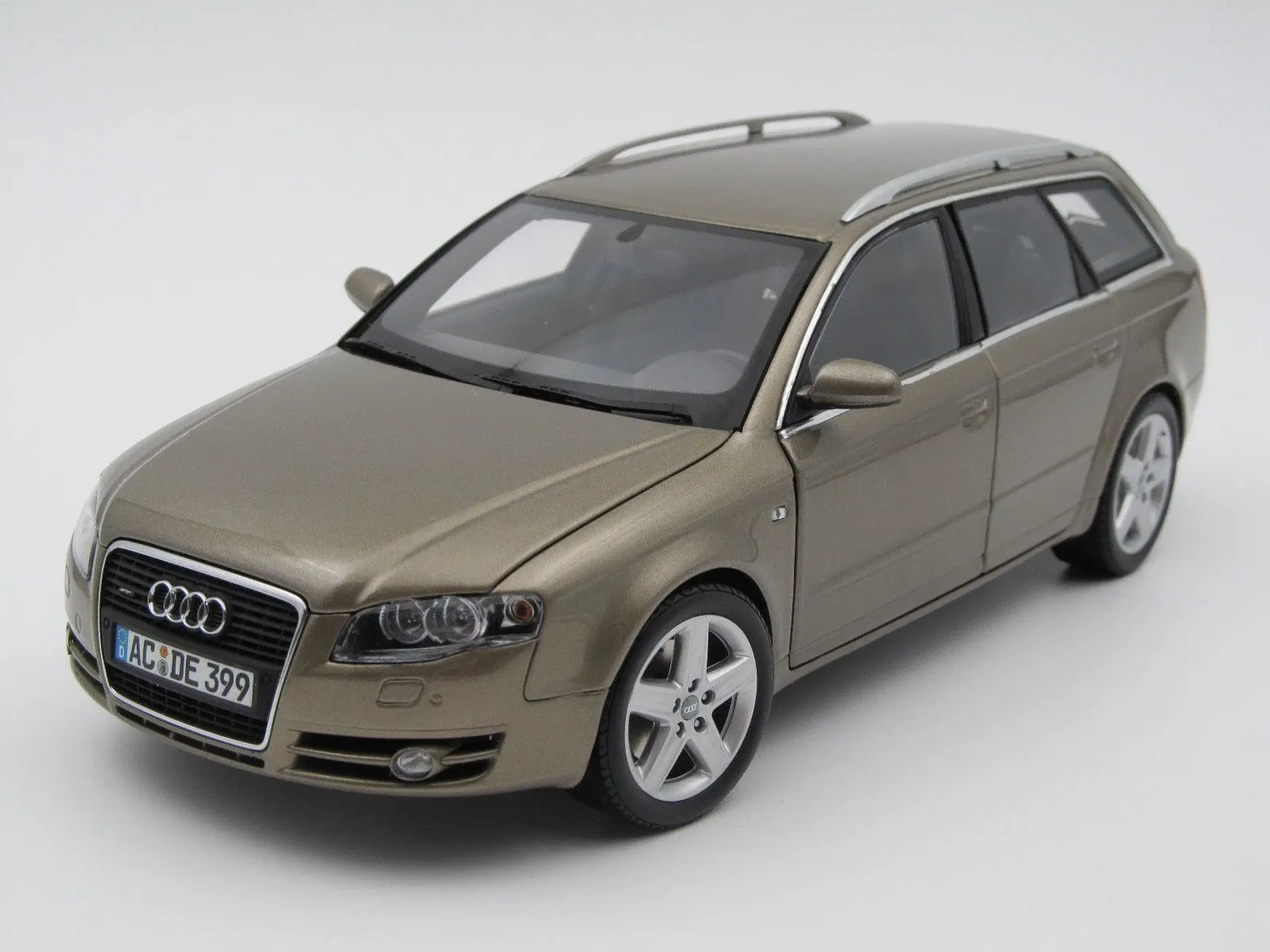 2005 Audi A4 Avant 32 FSI Quattro B7 - 1:18