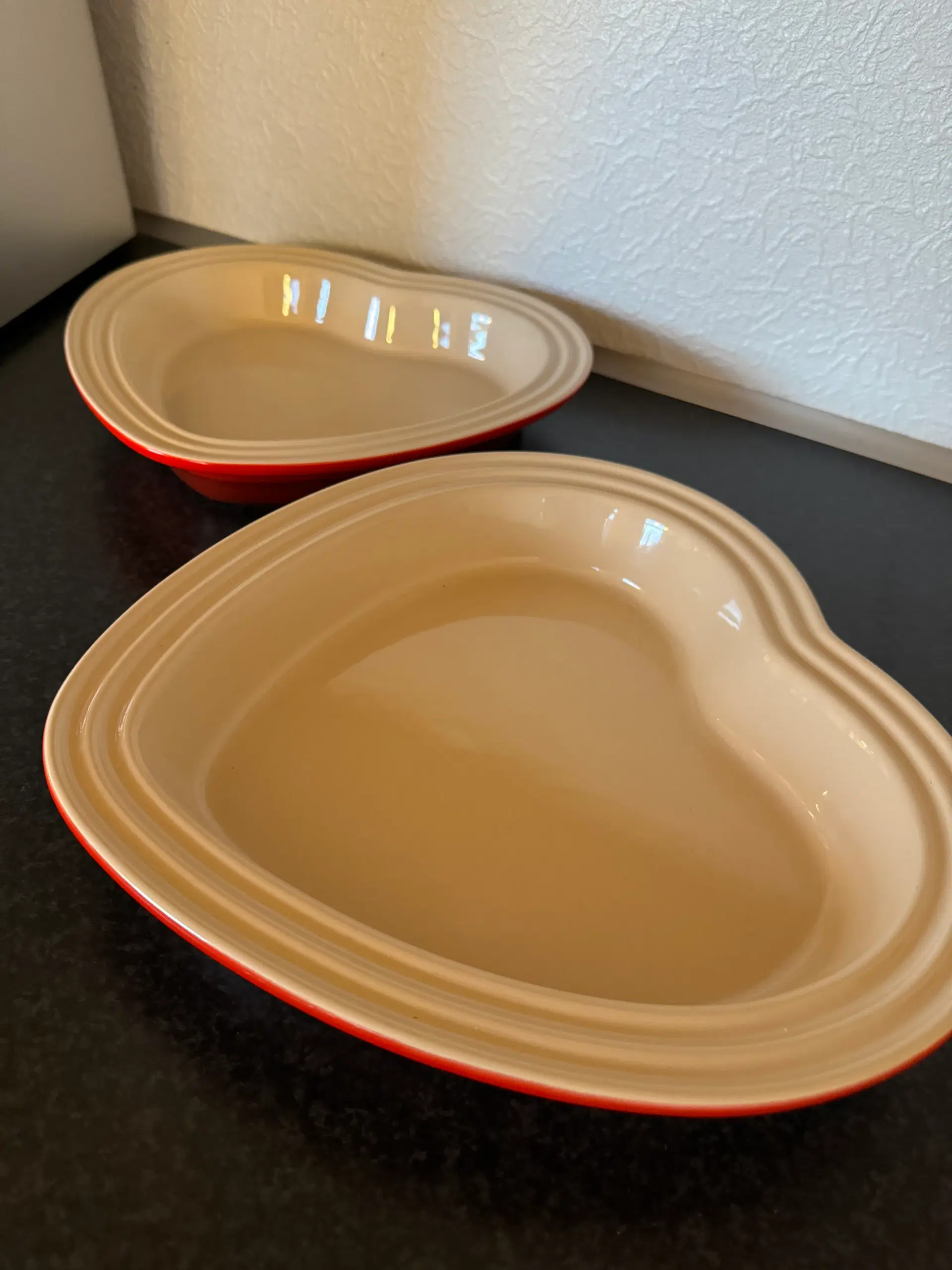 Le Creuset hjertefade sælges