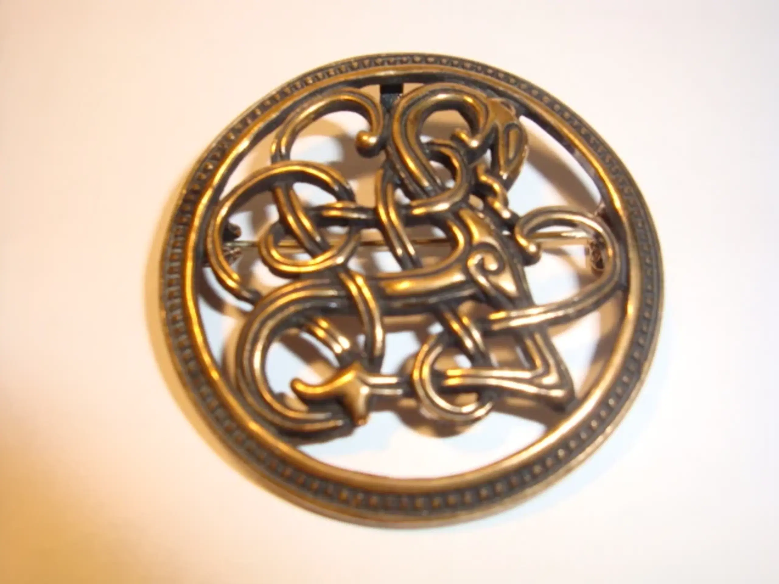 Bronze broche