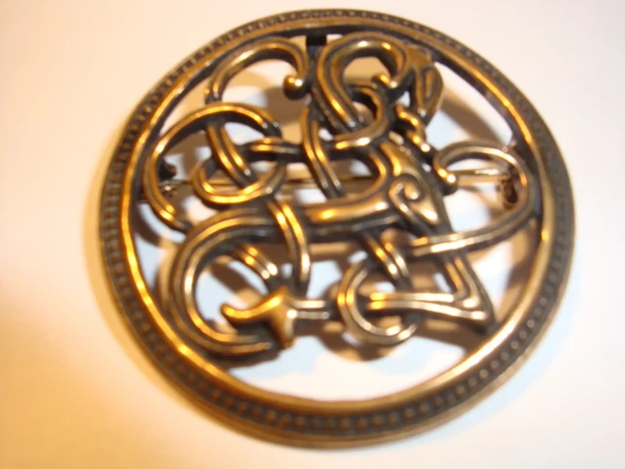 Bronze broche