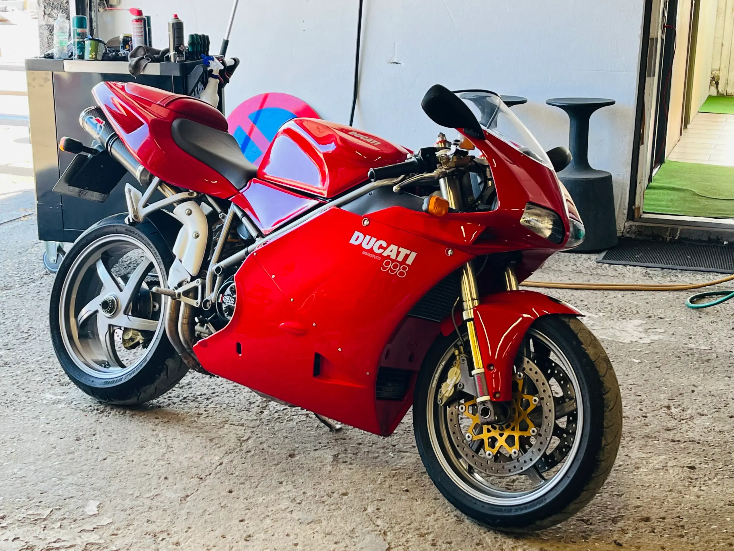 Evt. byt. med Tesla.  Ducati 998 Testastretta