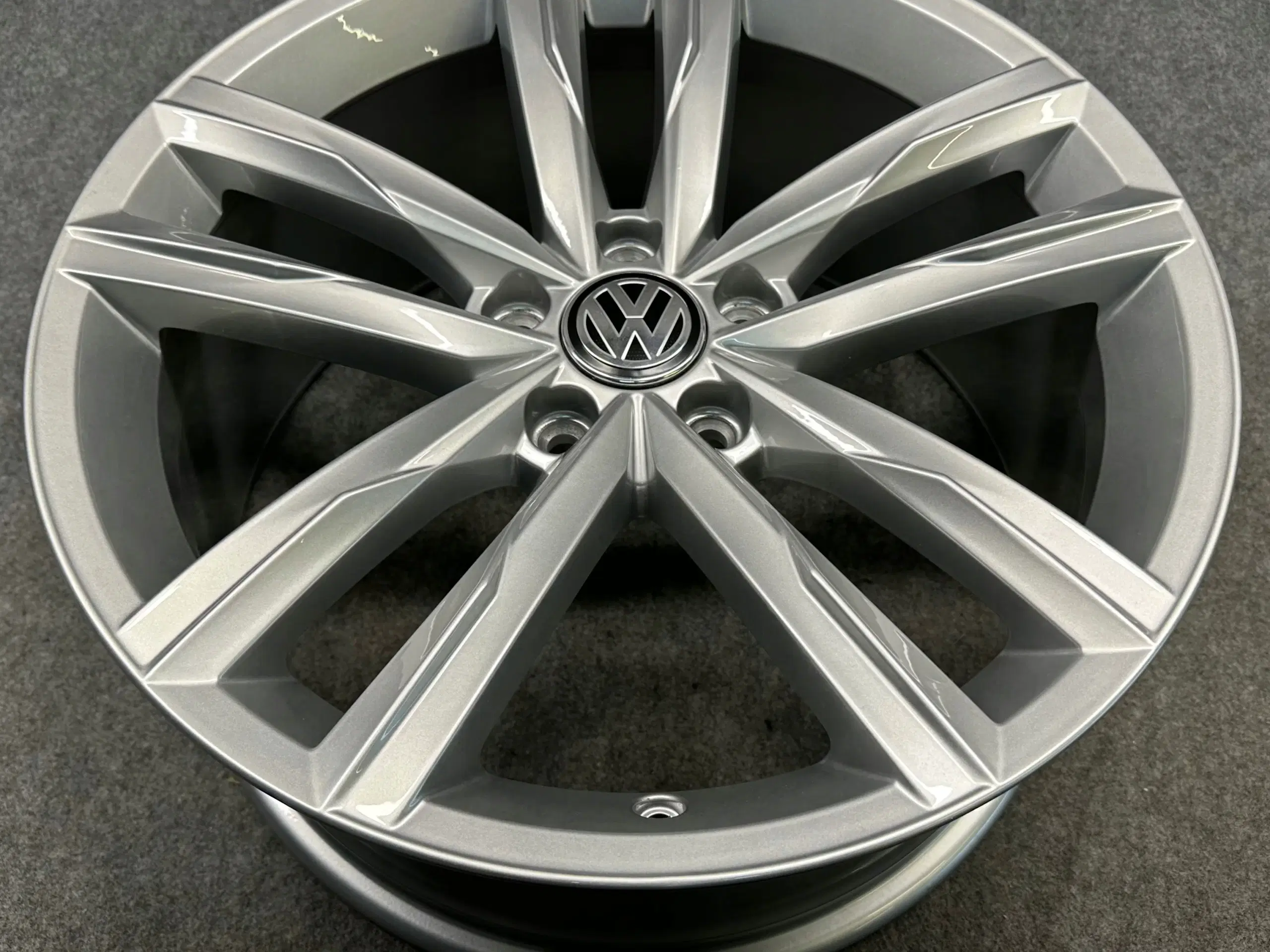 VW PASSAT B8 3G 3G0 DARTFORD 18 80" x 18" 5x112