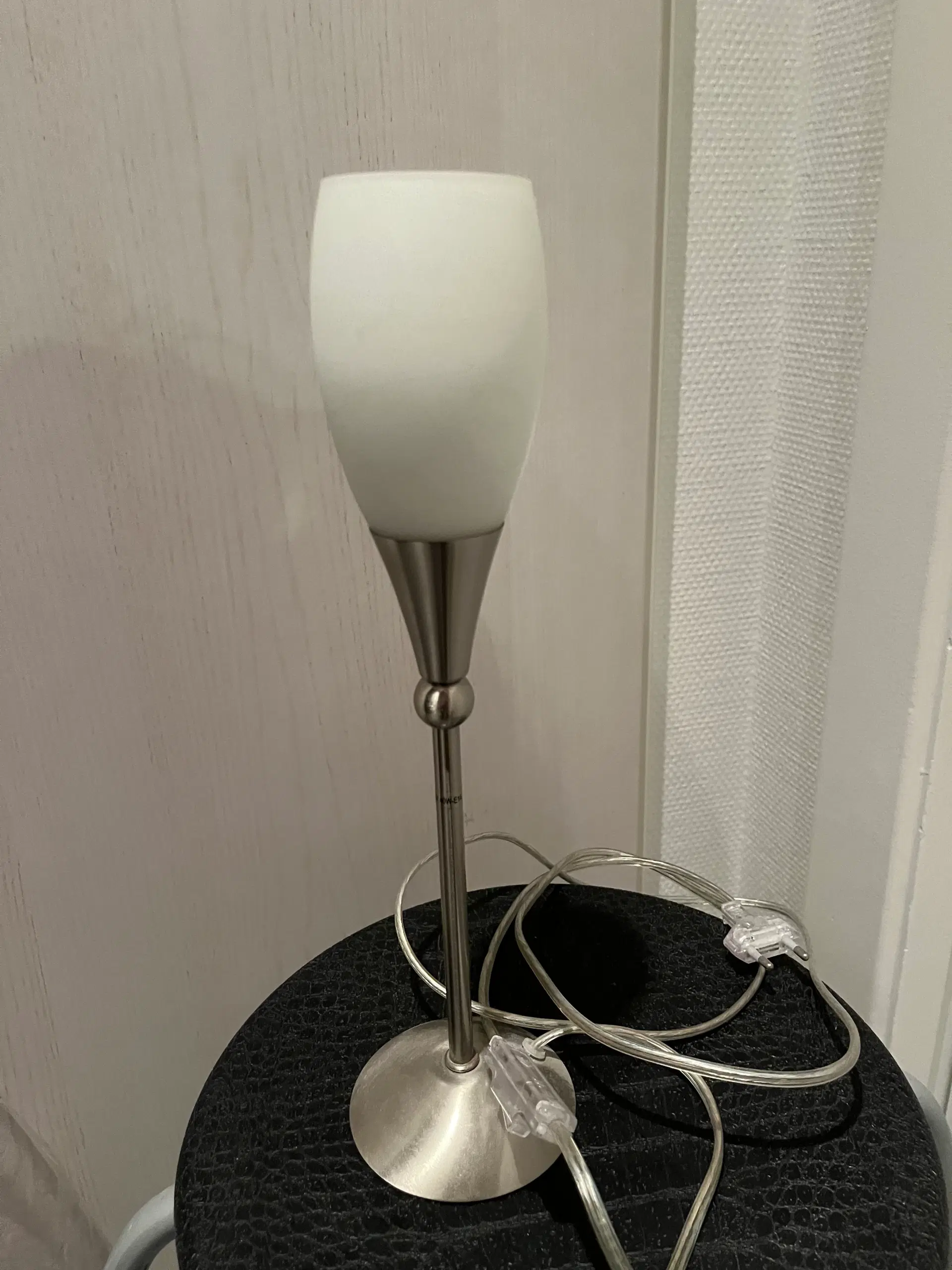 Lampe til bord eller reol