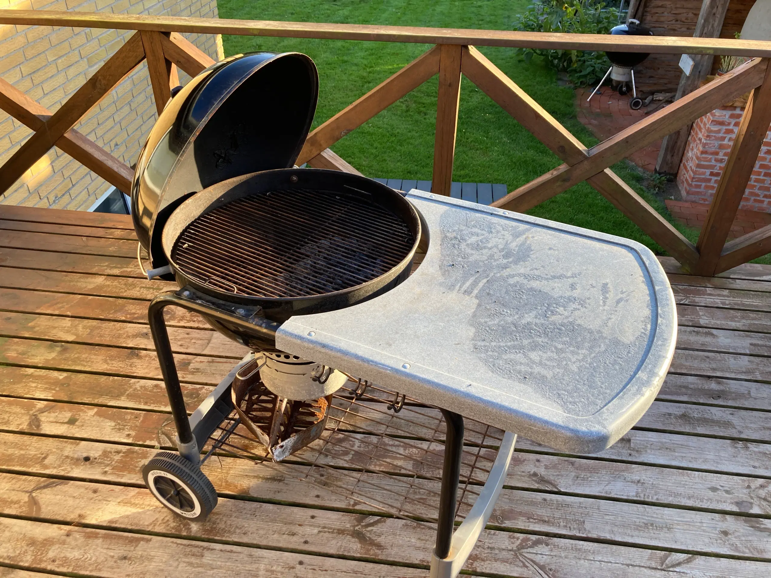 Weber kulegrill med bord