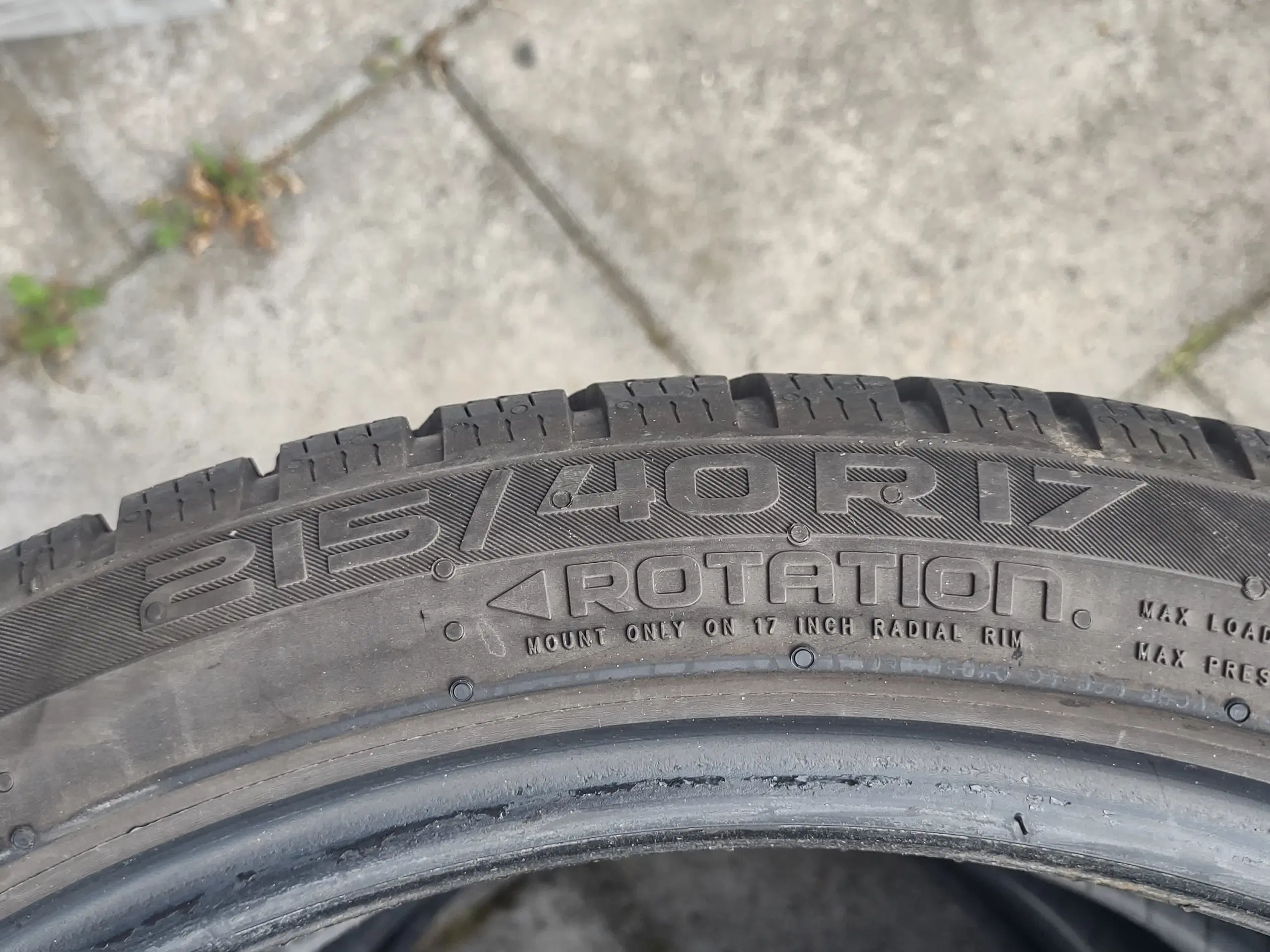 Vinterdæk Nokian 215 / 40 / R17