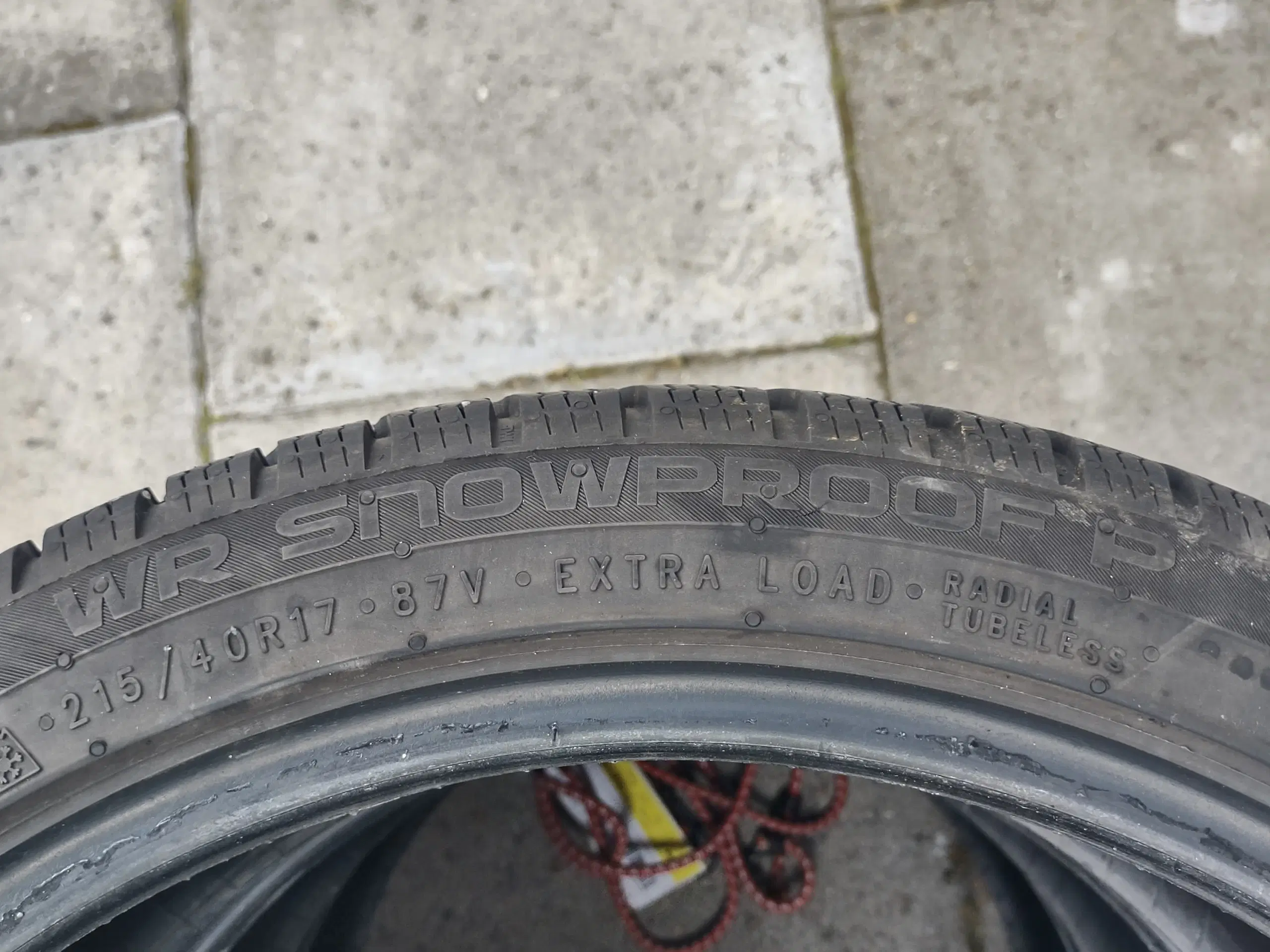 Vinterdæk Nokian 215 / 40 / R17