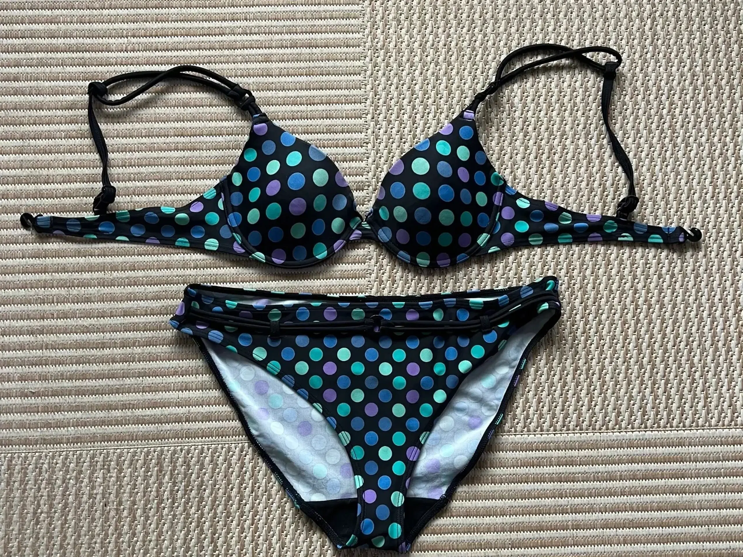 Femilet prikket bikini str 38  70 C