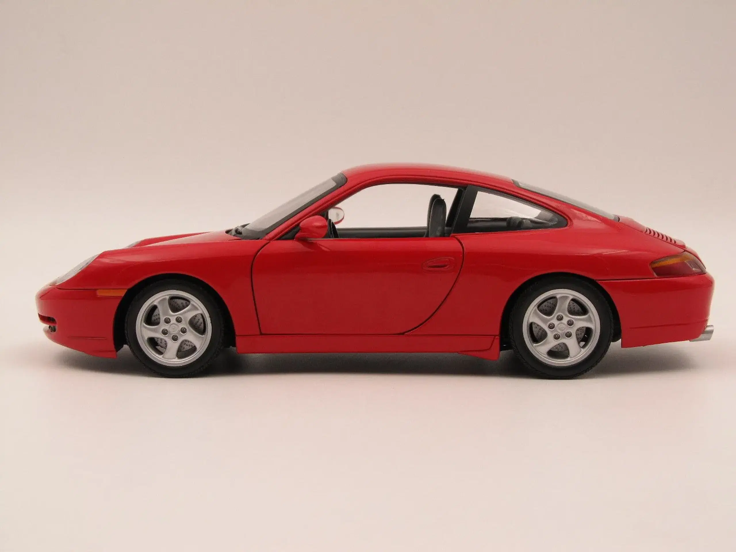 1997 Porsche 911 / 996 Carrera  - 1:18