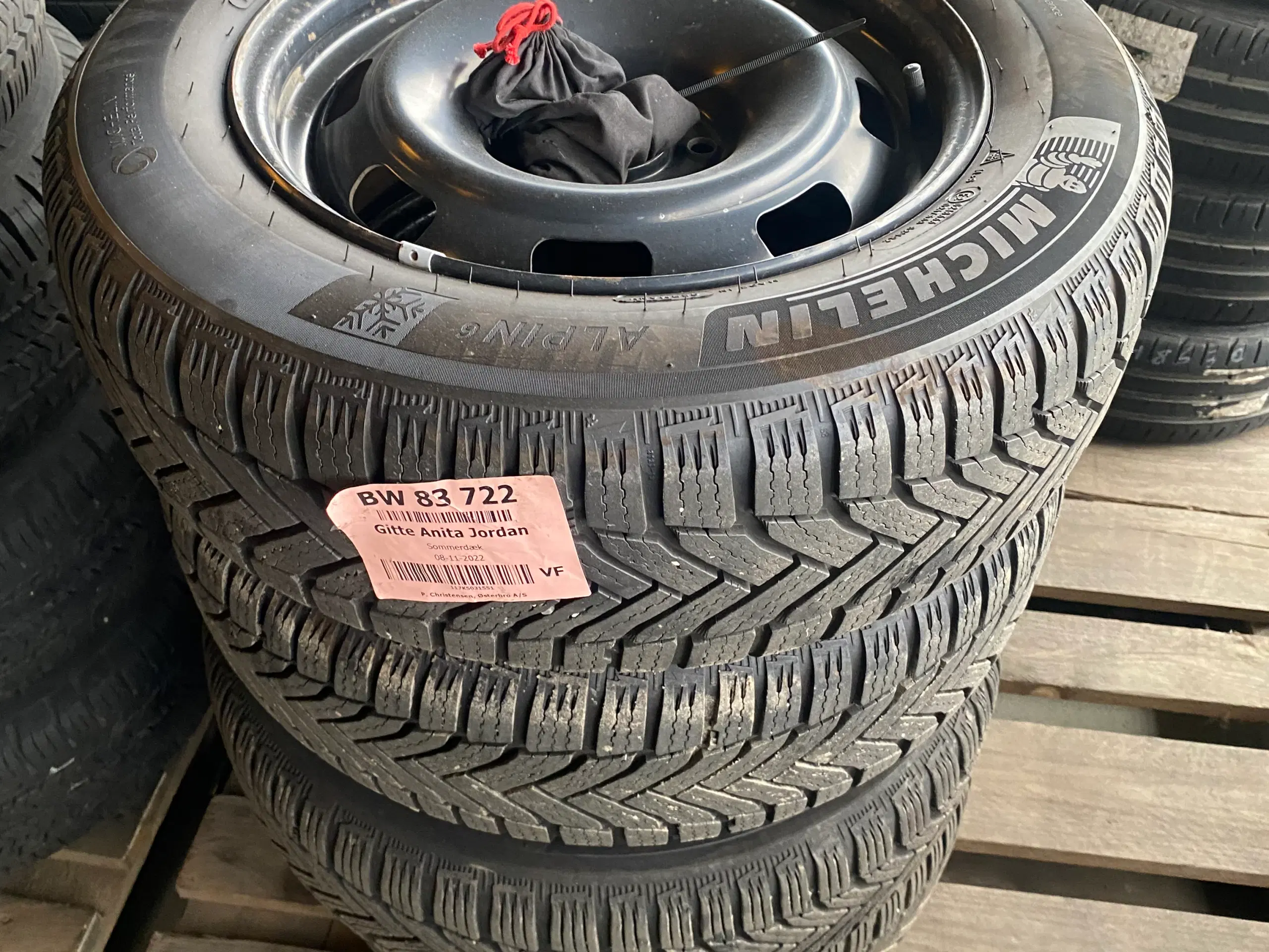 Stålfælge på Michelin vinterdæk 185/65 R15