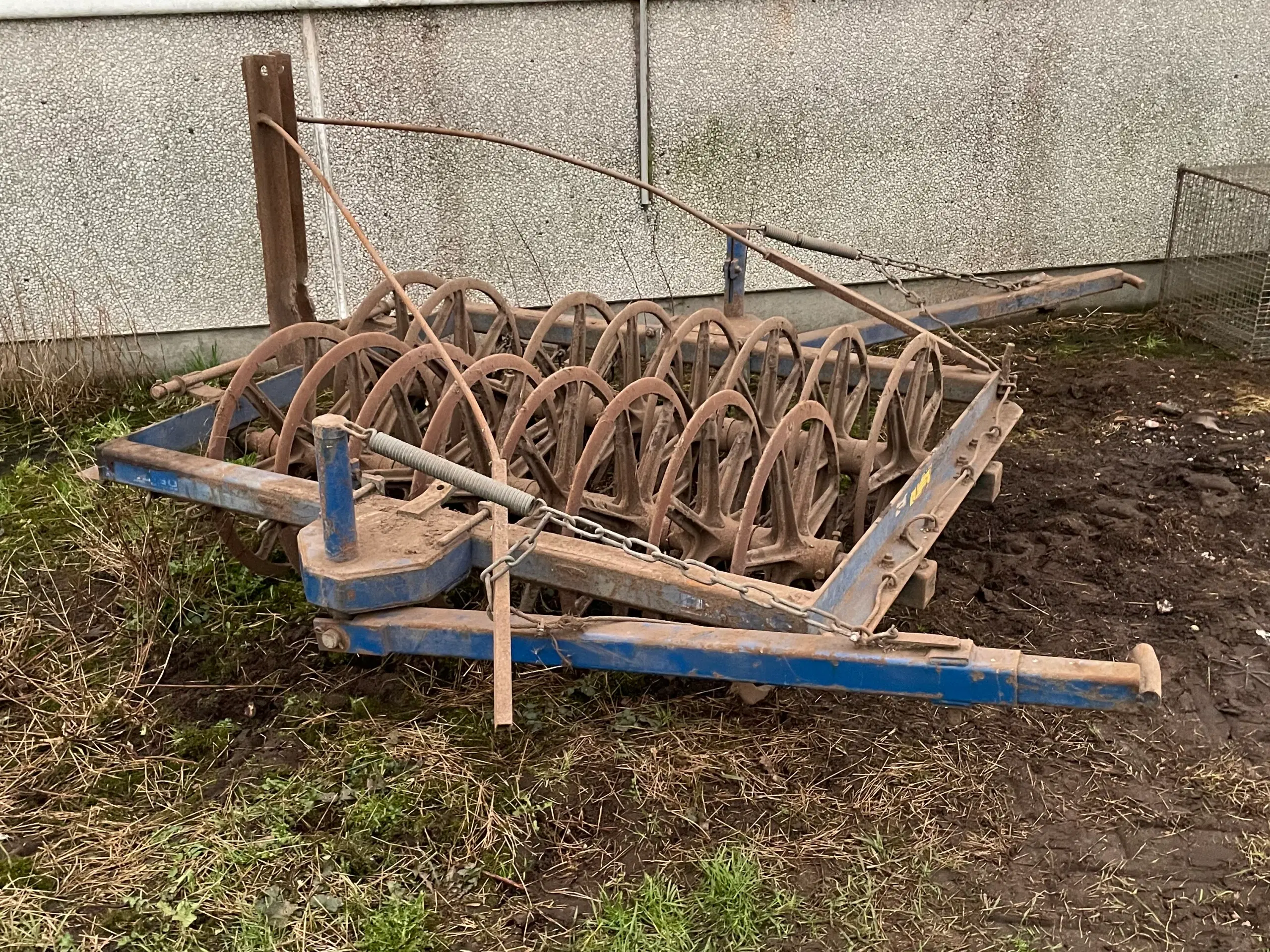 Diverse landbrugsmaskiner sælges