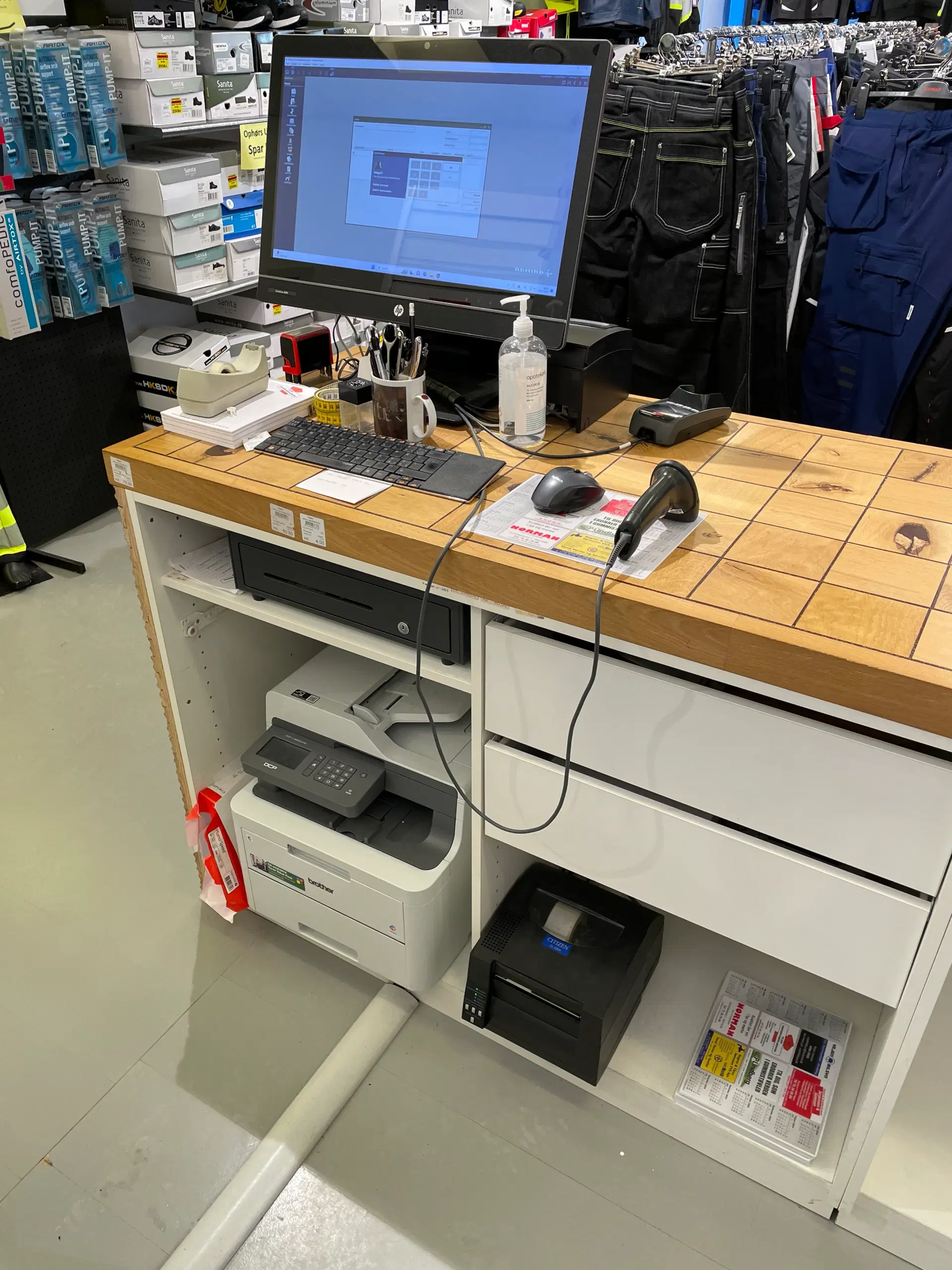 Rustik Butik desk  perfekt til tøjbutik