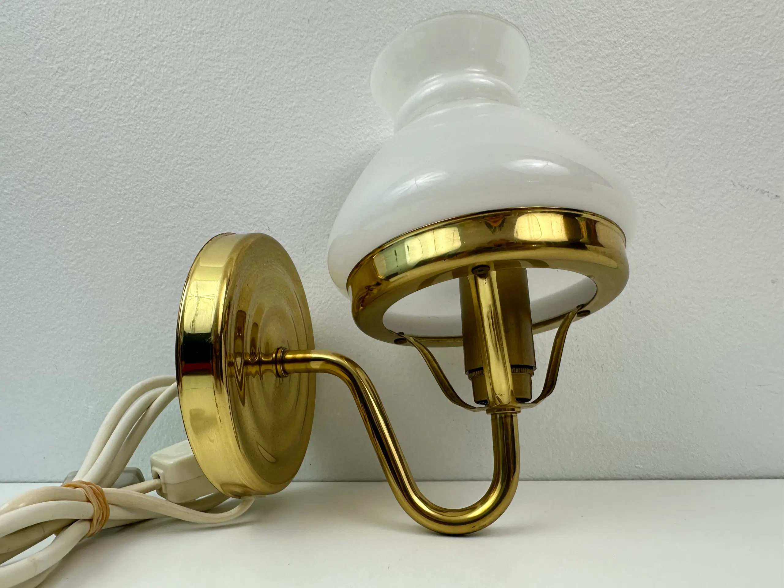 Vintage messing lampe med opalglas