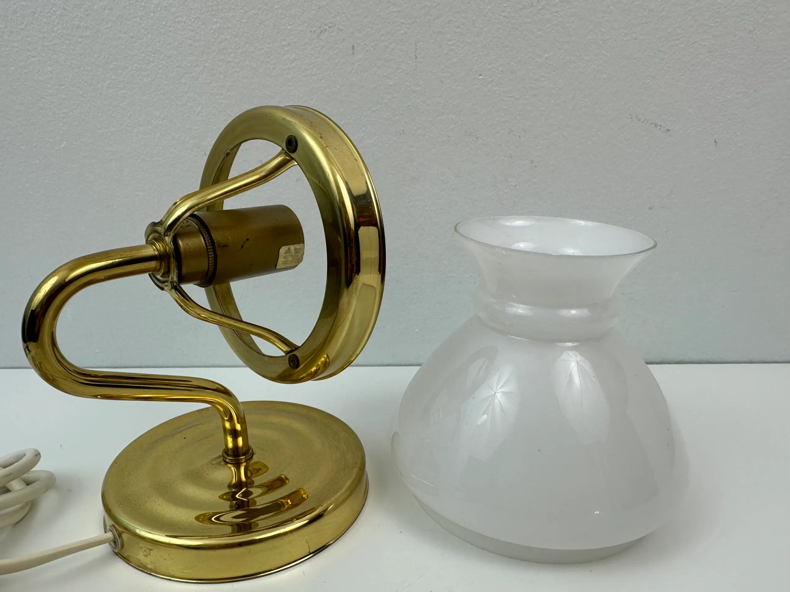 Vintage messing lampe med opalglas