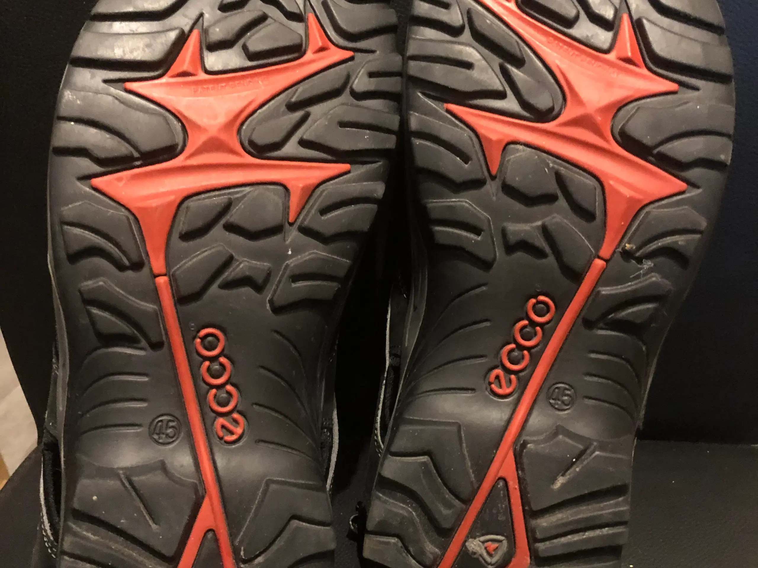 Ecco sandal med velcro-lukninger