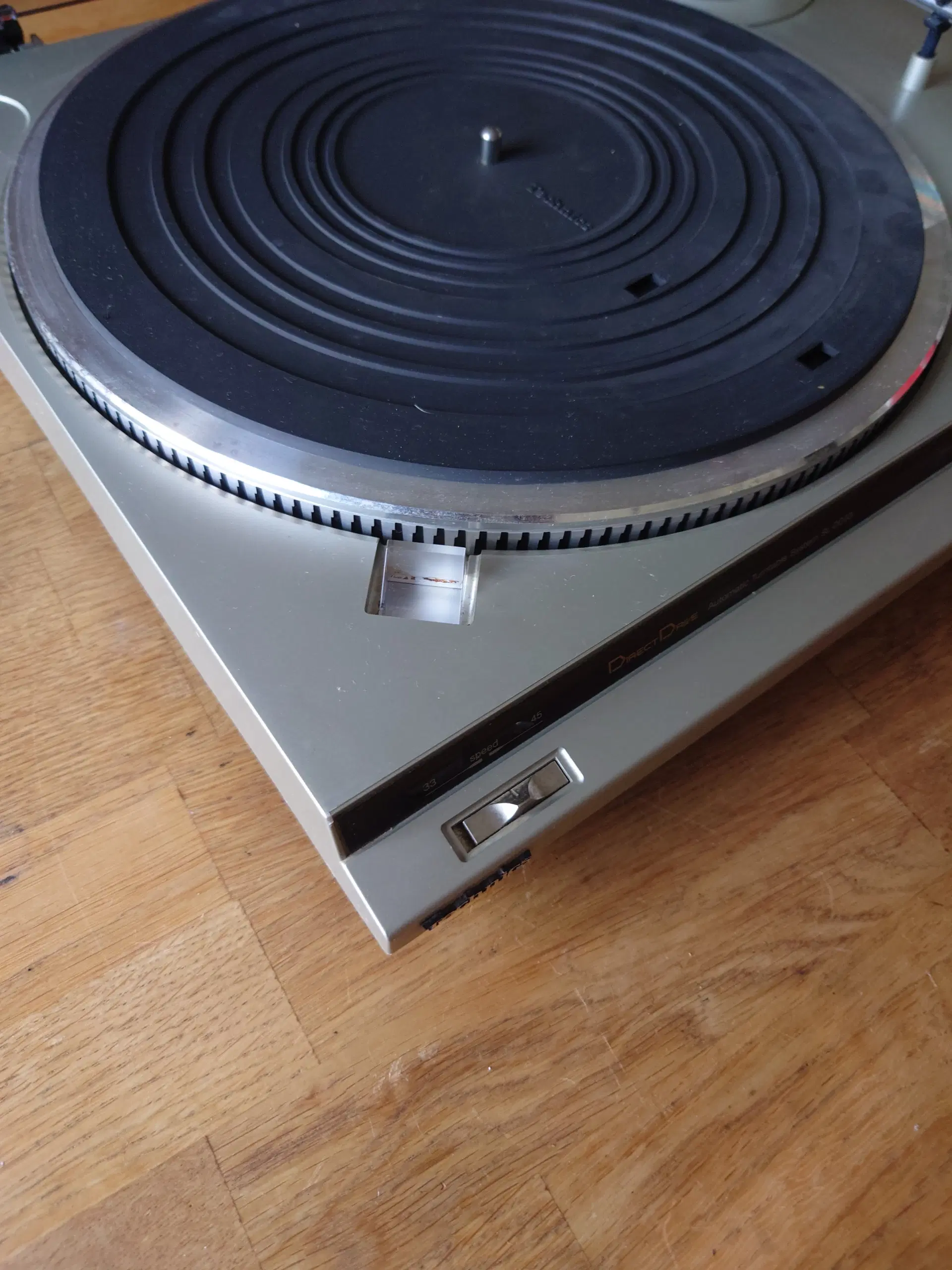 Technics SL-DD33 pladespiller