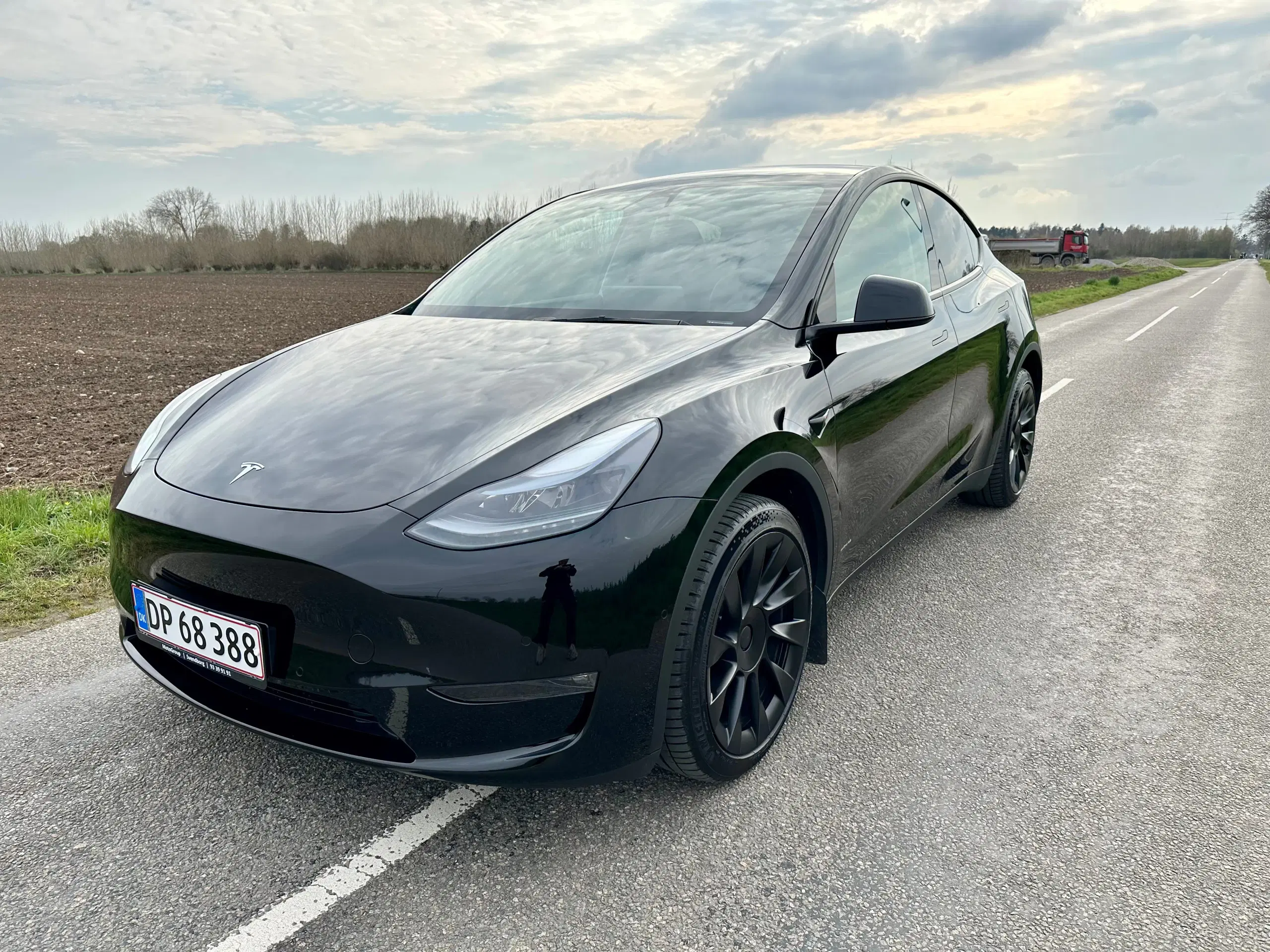 TESLA MODEL Y LONG RANGE 20” INDUCTION!