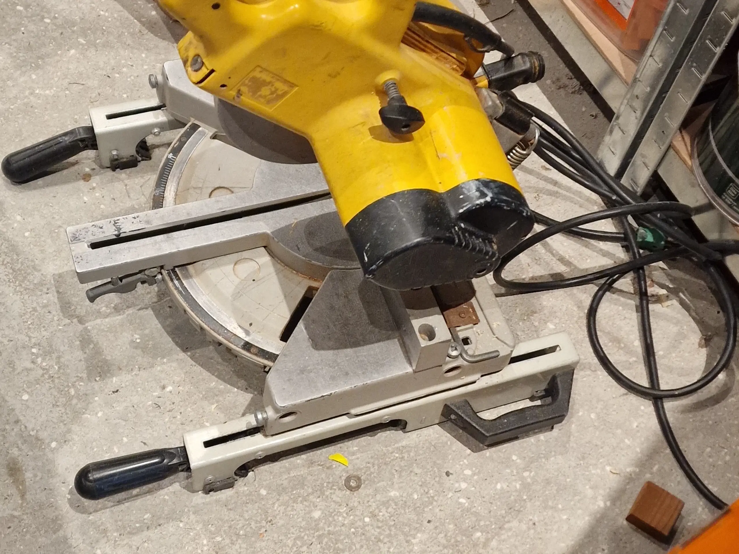 Dewalt kapsav