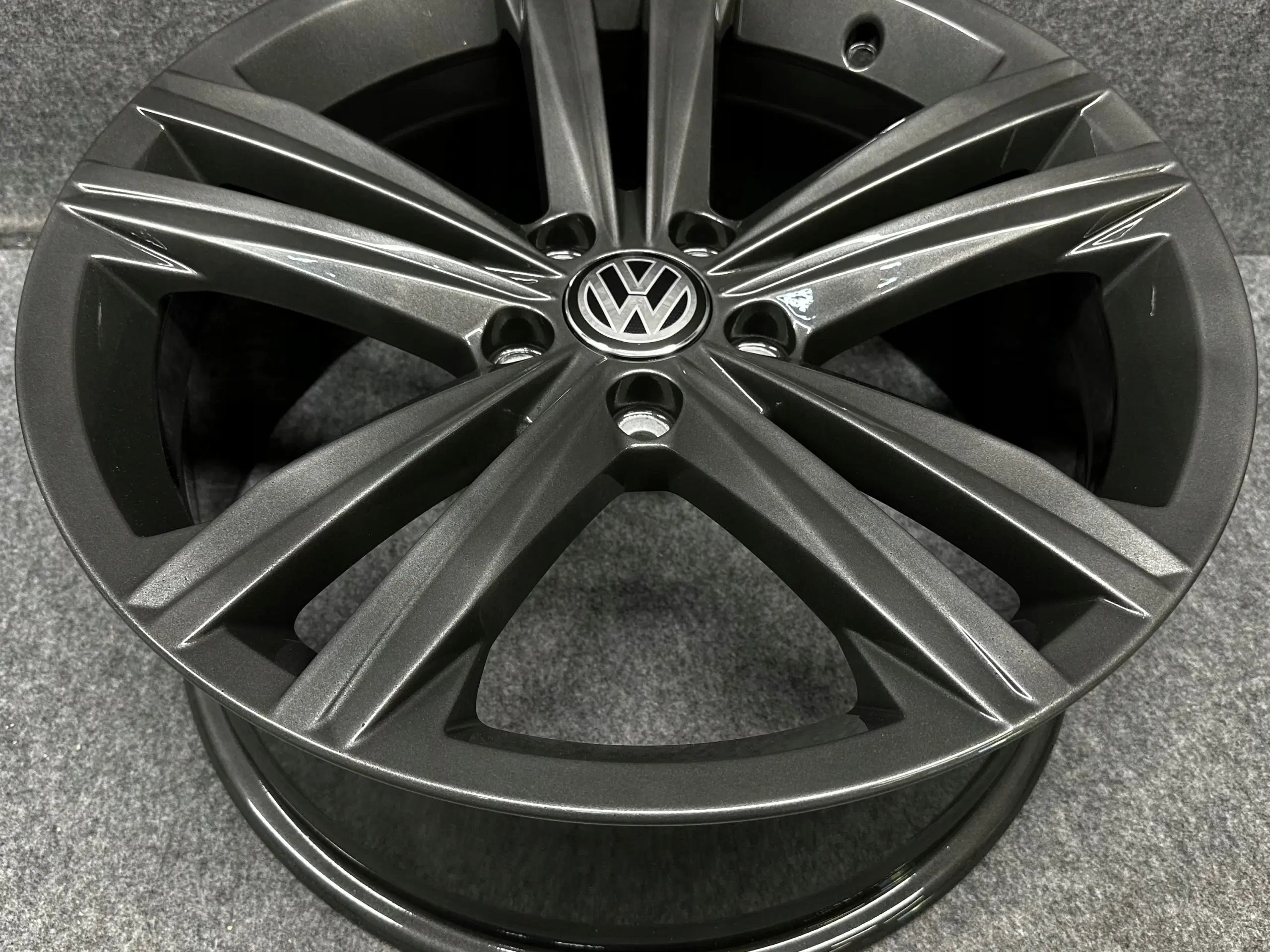 VW PASSAT B8 ARTEON 3G 3G8 80" x 18" 5x112 ET 40