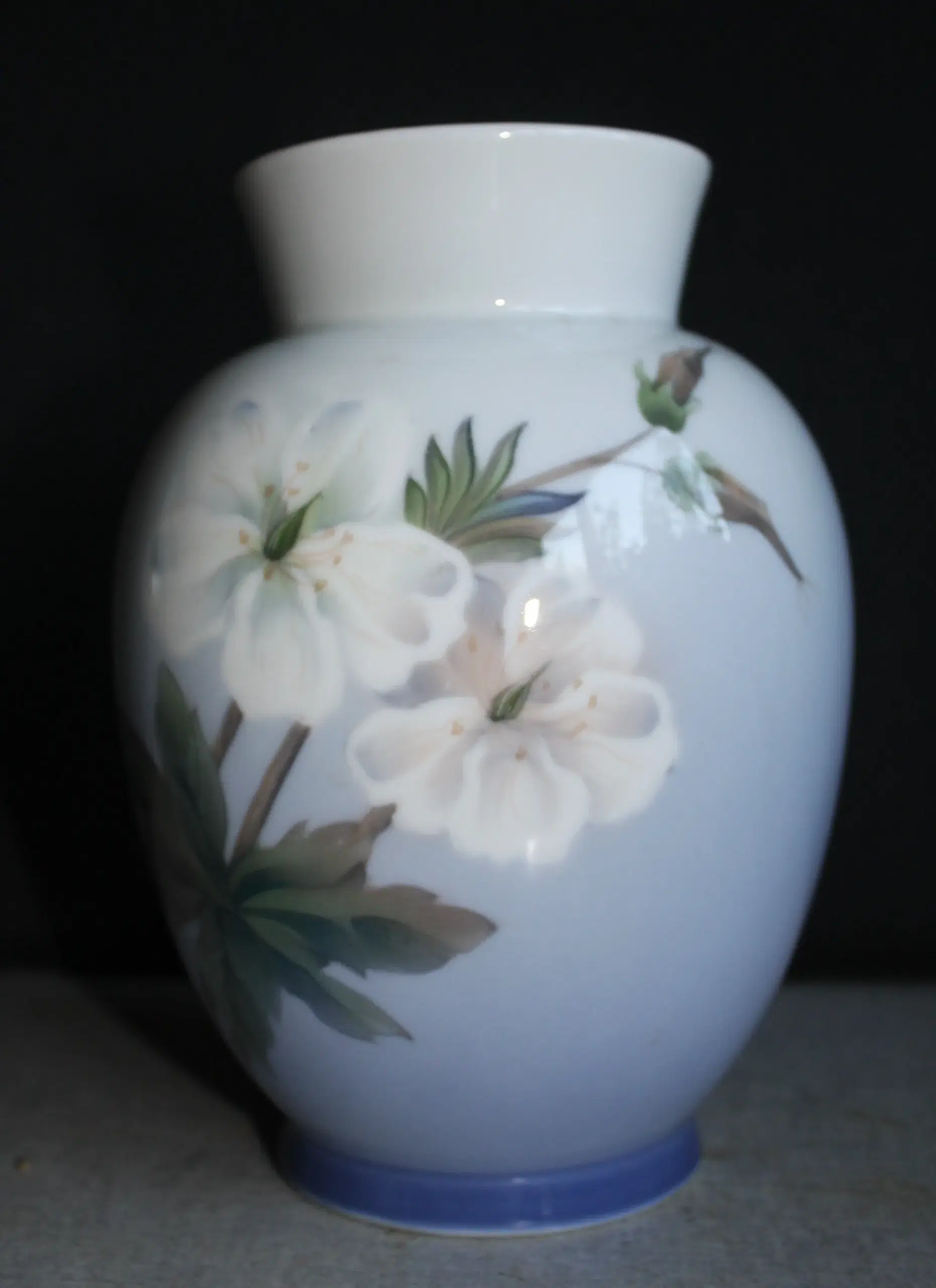 Vase med julerose fra Royal Copenhagen