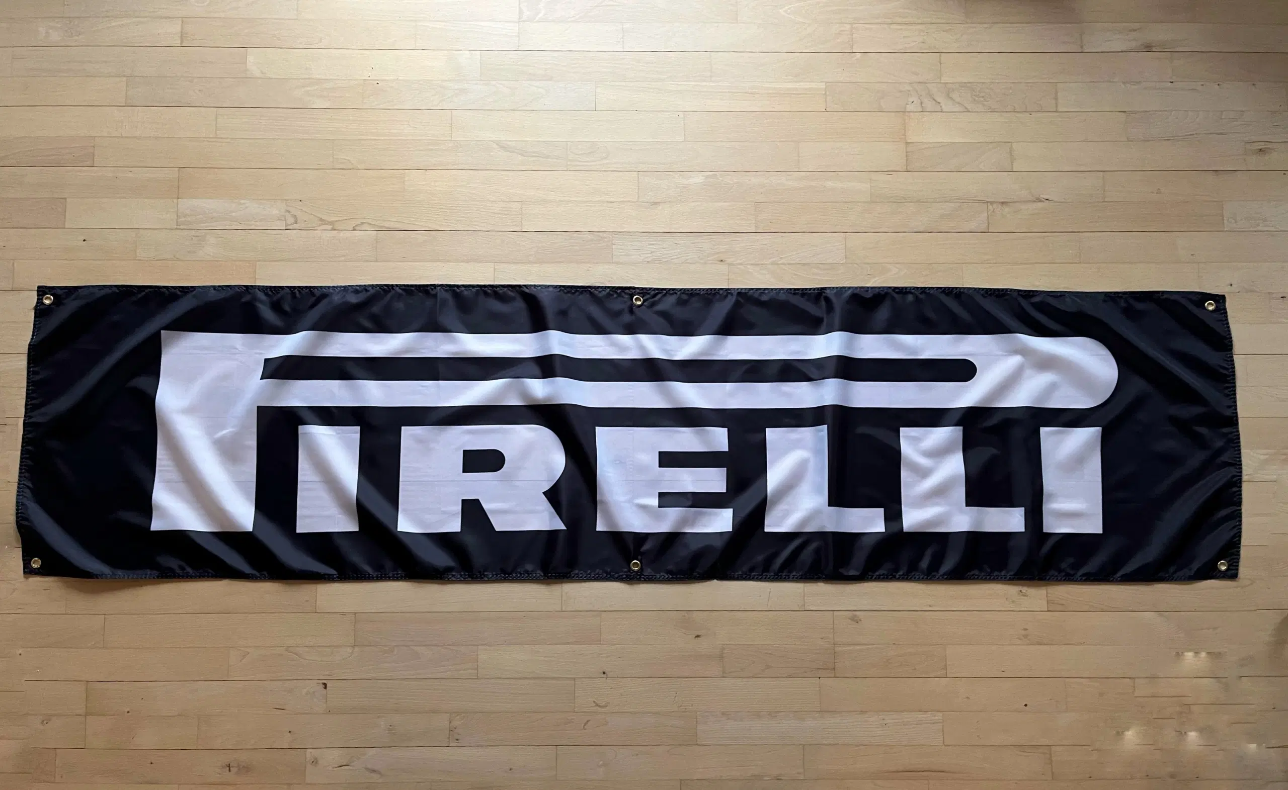 Flag med Pirelli