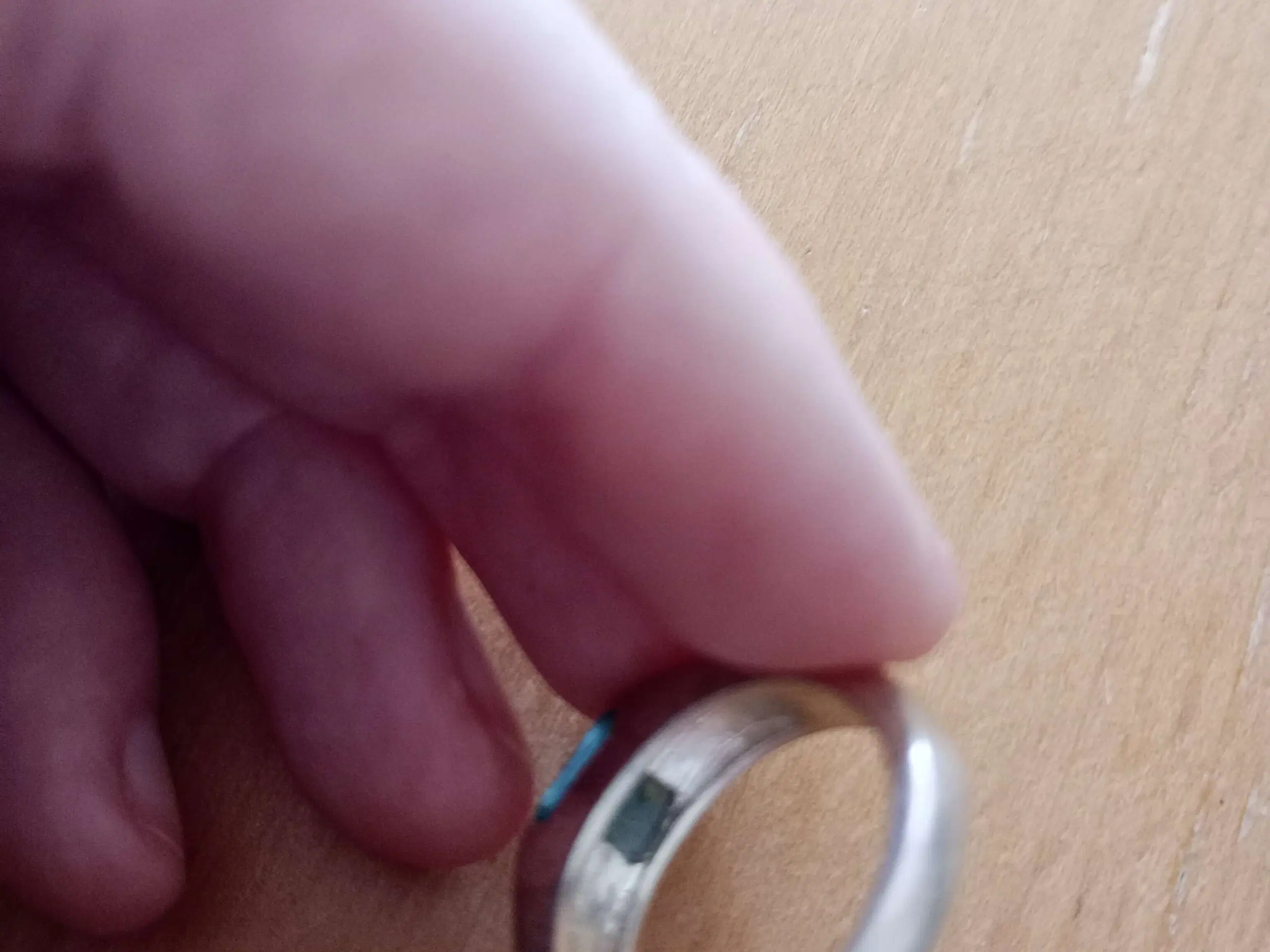 Fingerring med blå sten