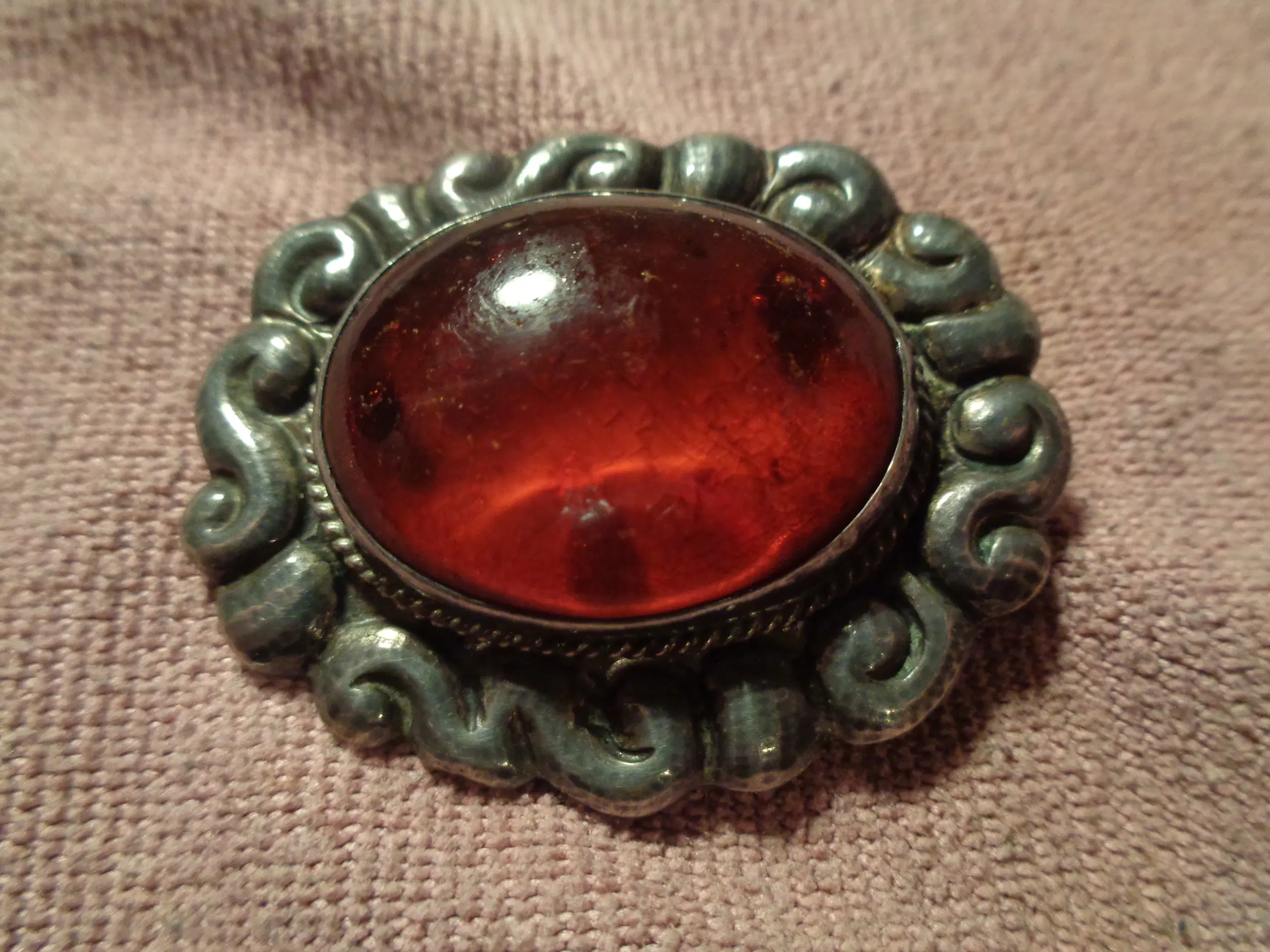 Vintage broche