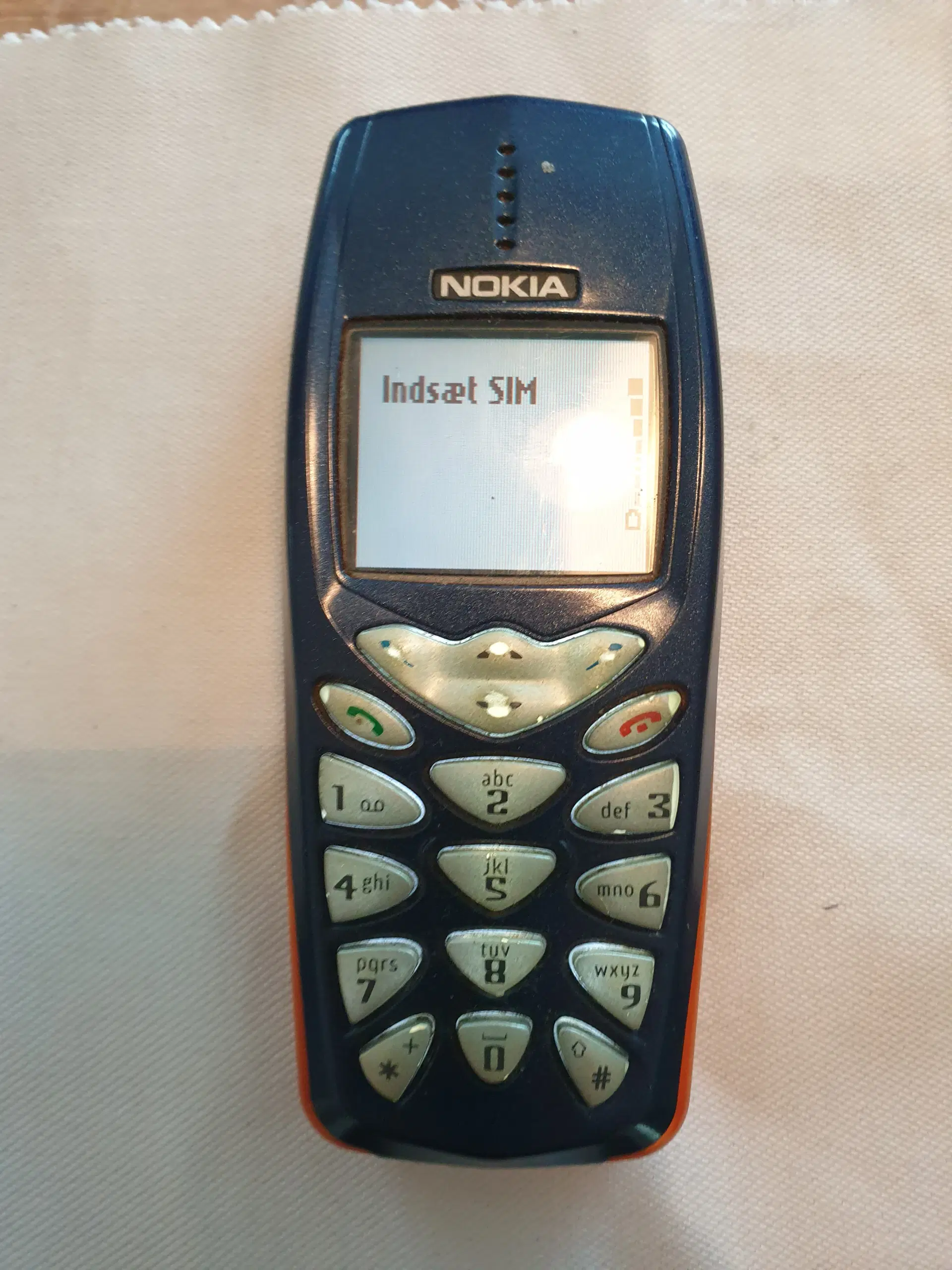 Nokia 3510i med original cover