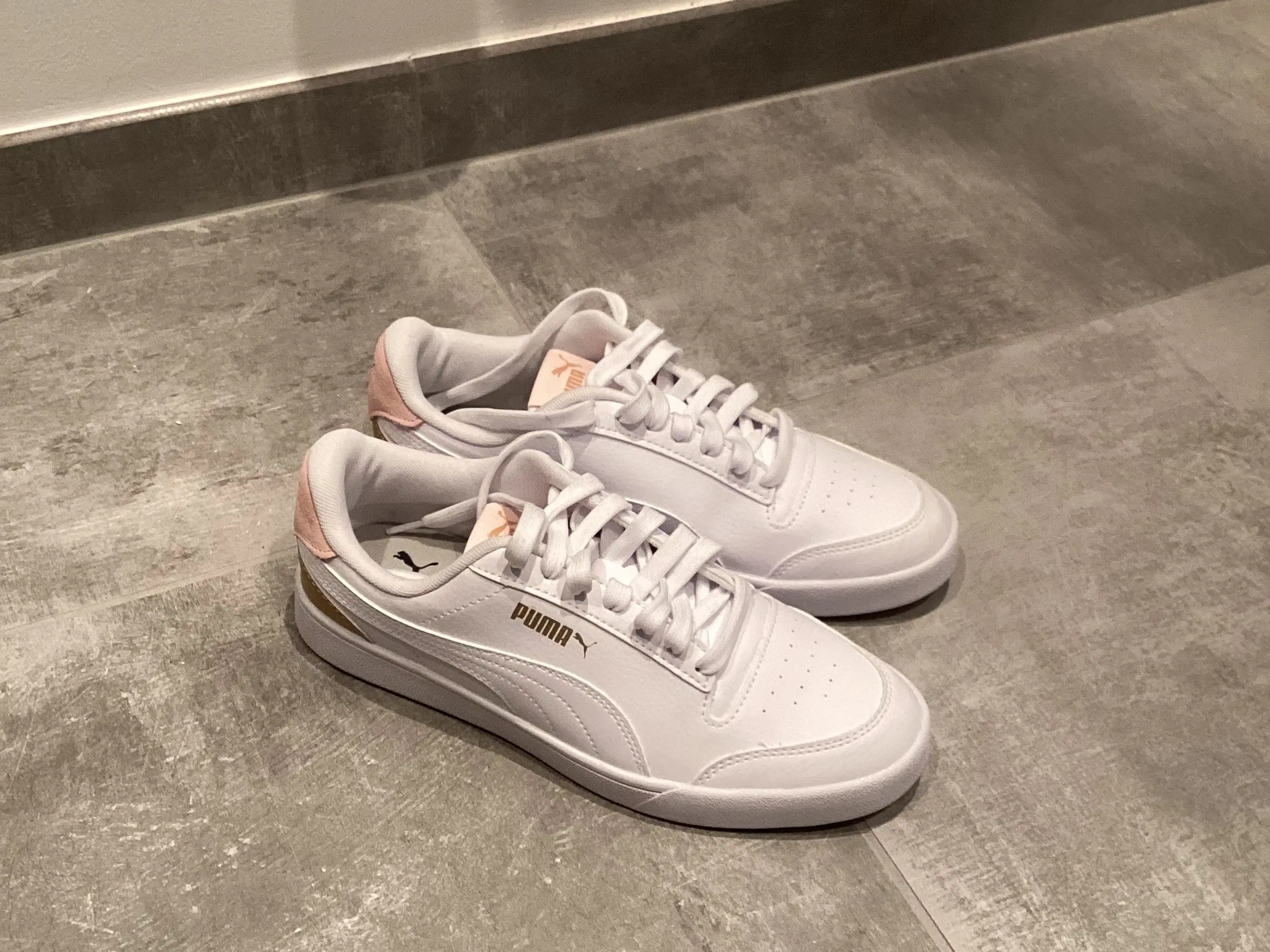 Puma sneakers i str 40