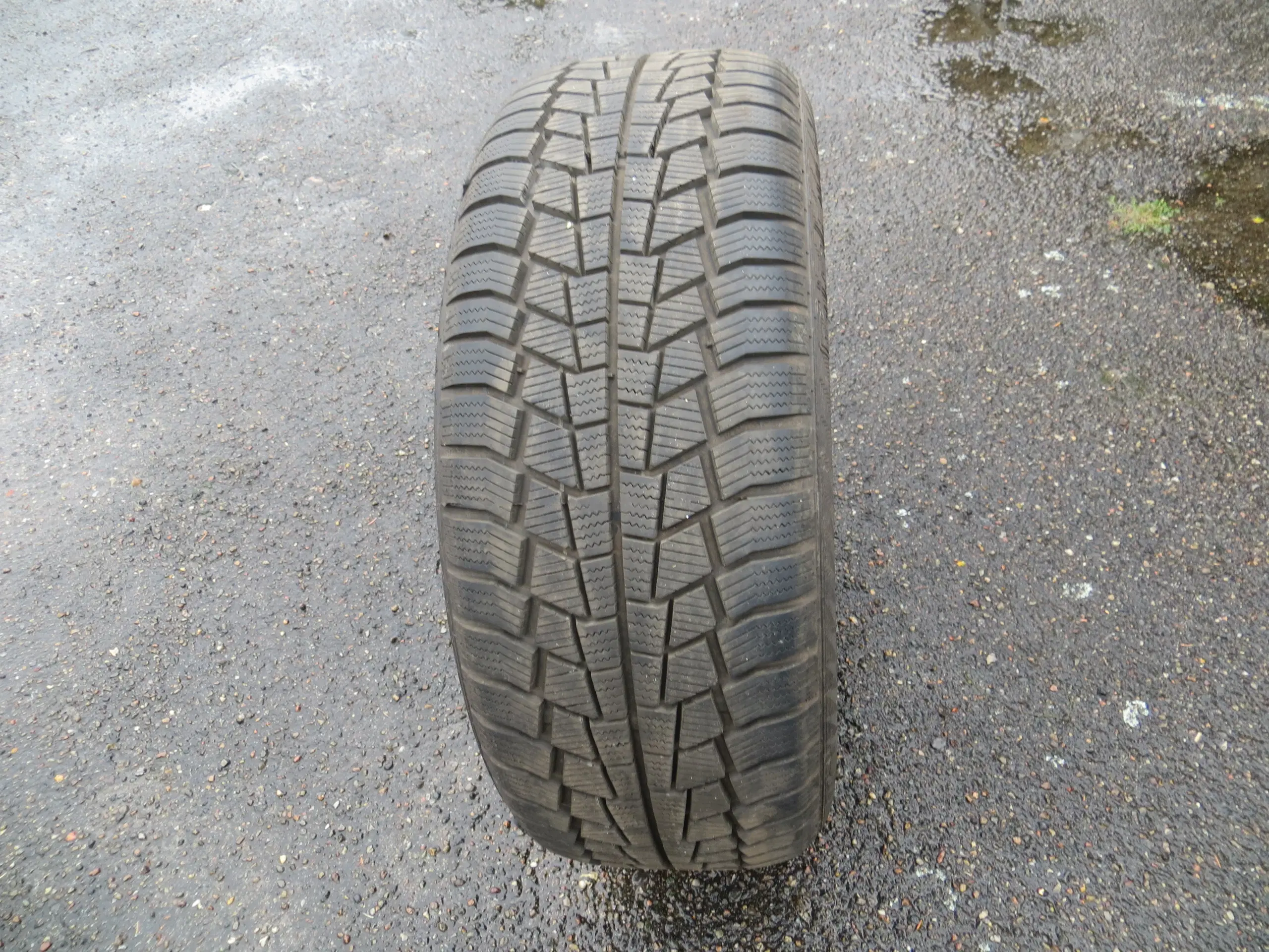 1Vinterdæk 215/50 R 17