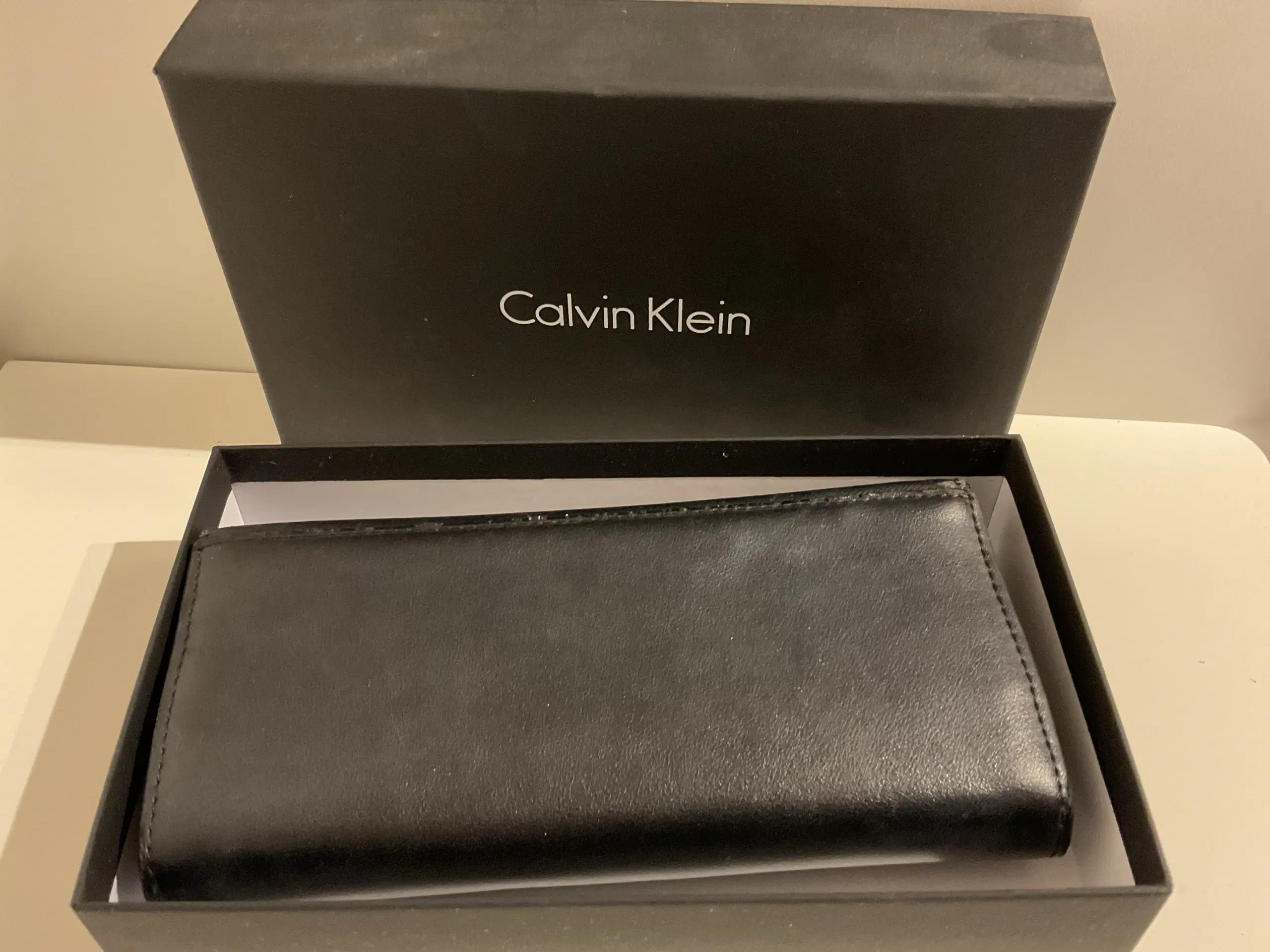 Calvin Klein pung med plads til 12 kort