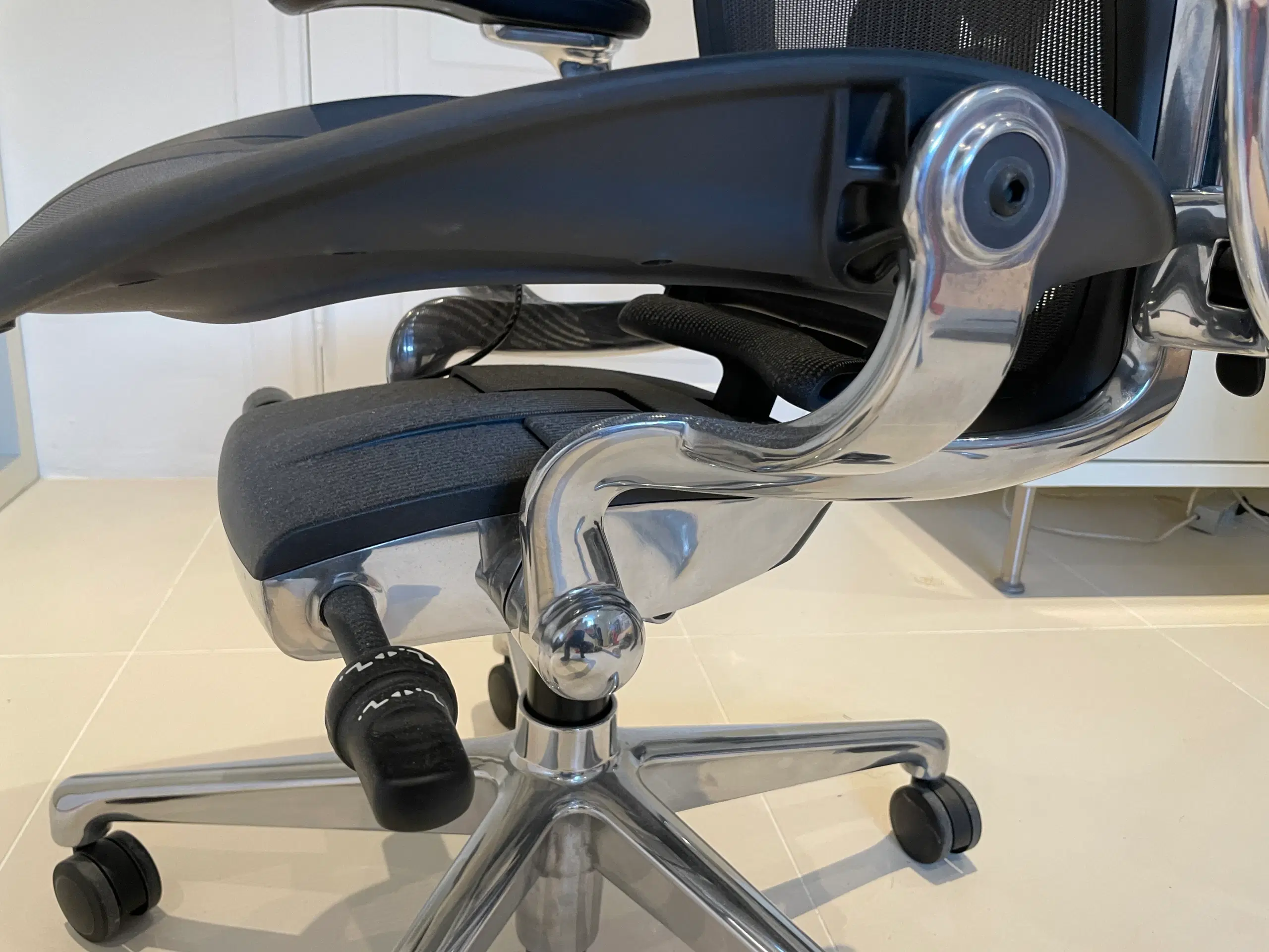 Herman Miller Aeron Kontorstol remastered Model B