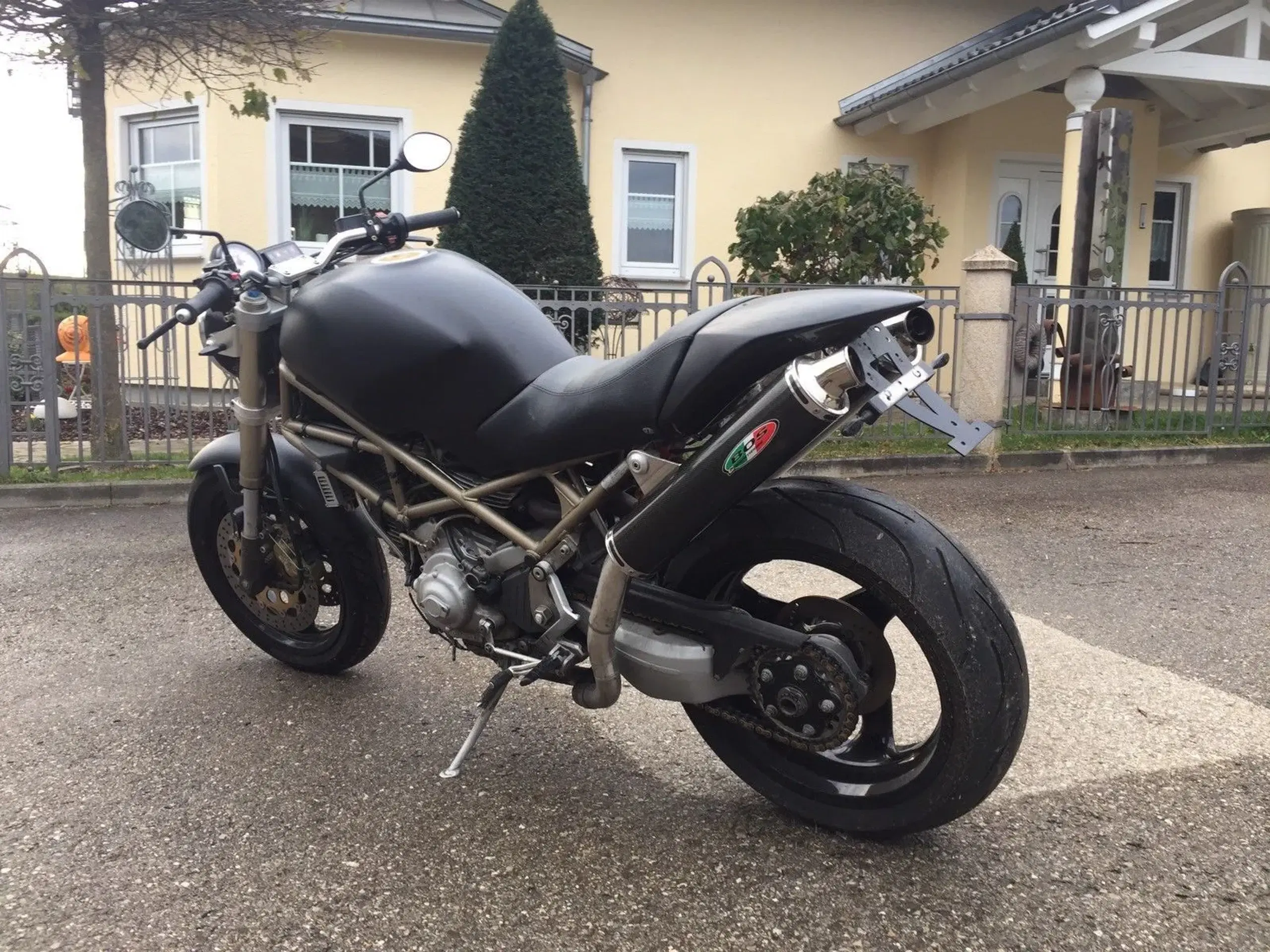 Ducati Monster 900