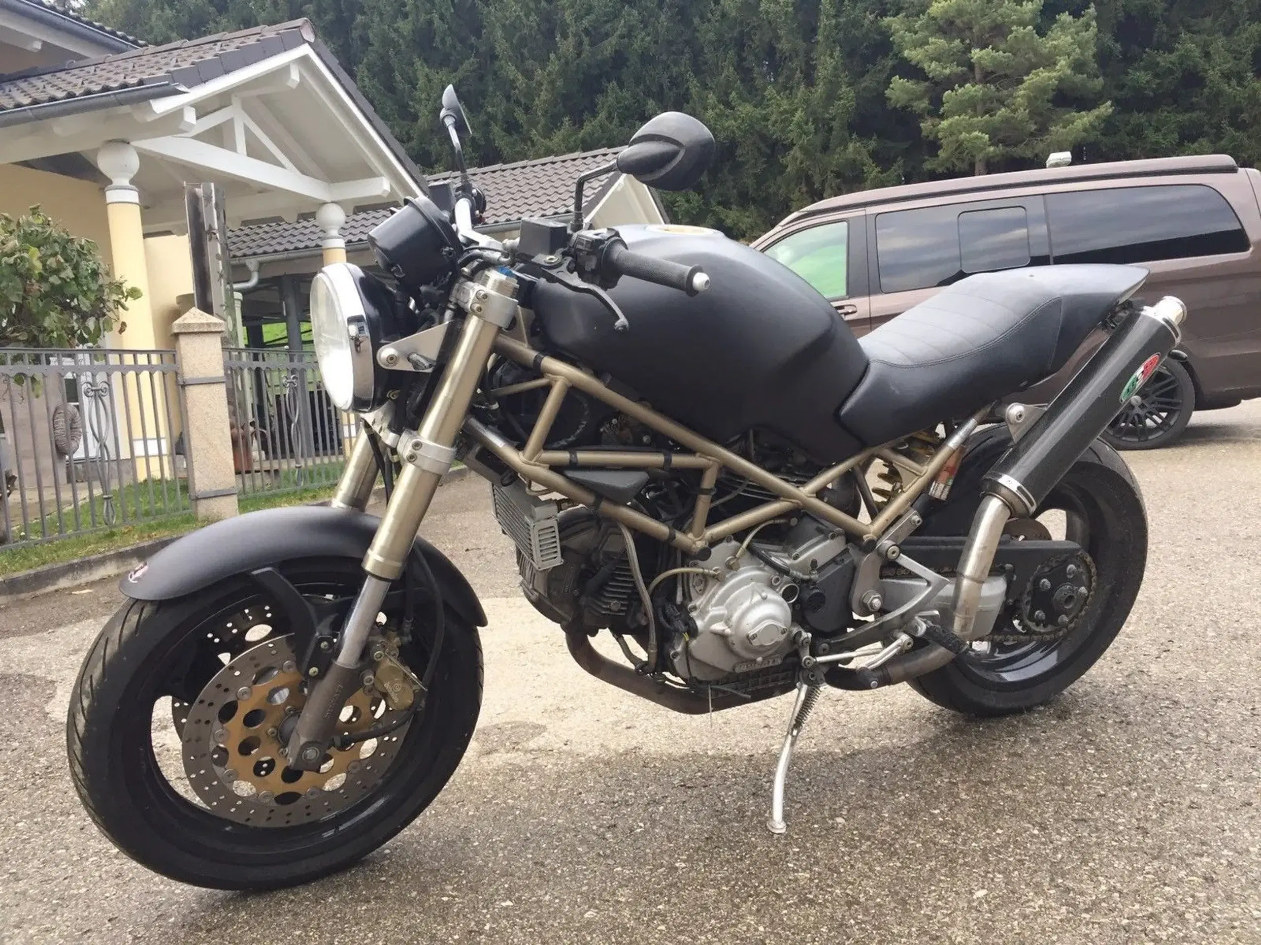 Ducati Monster 900