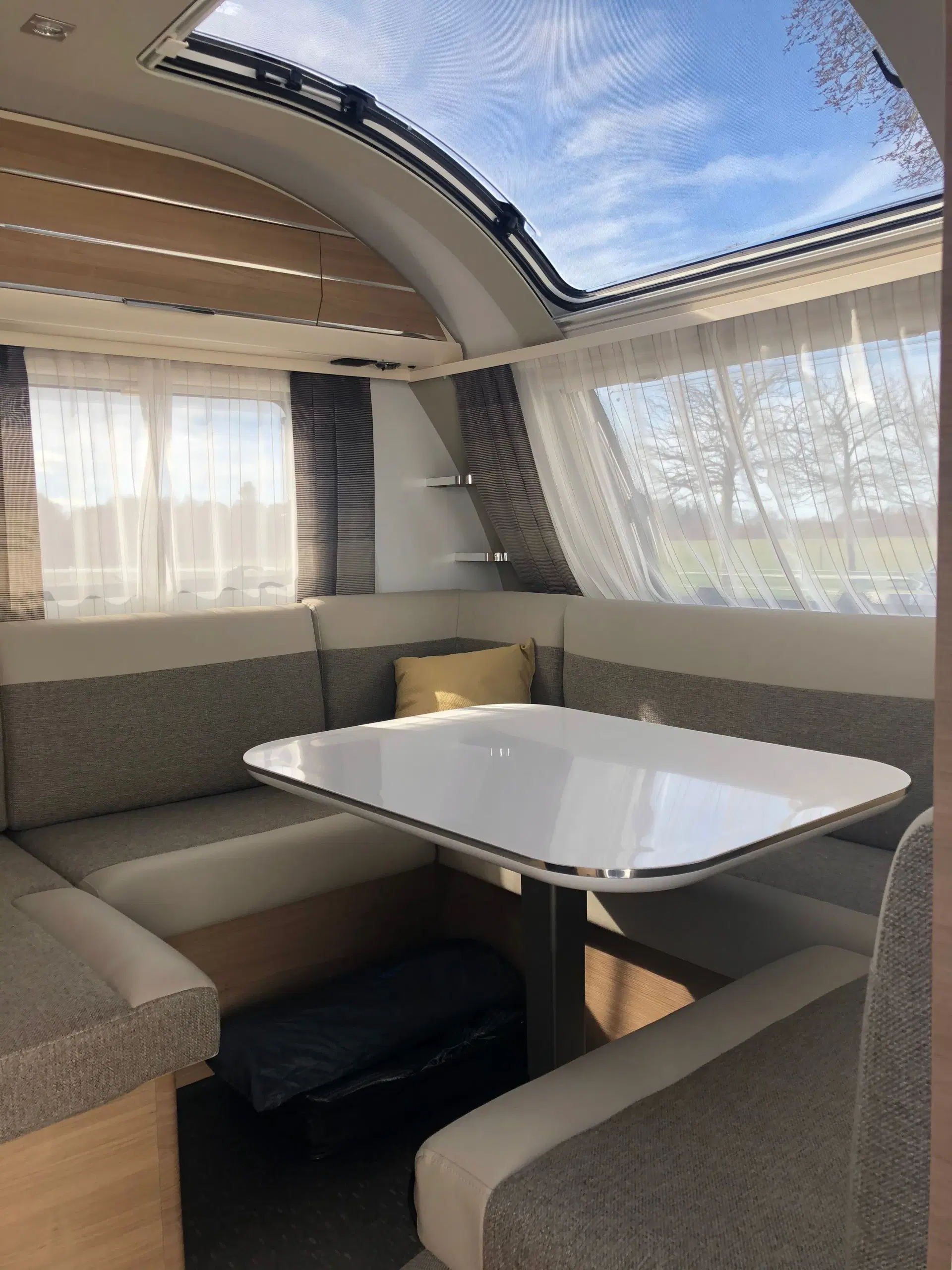 Adria Adora 613 UL med fortelt