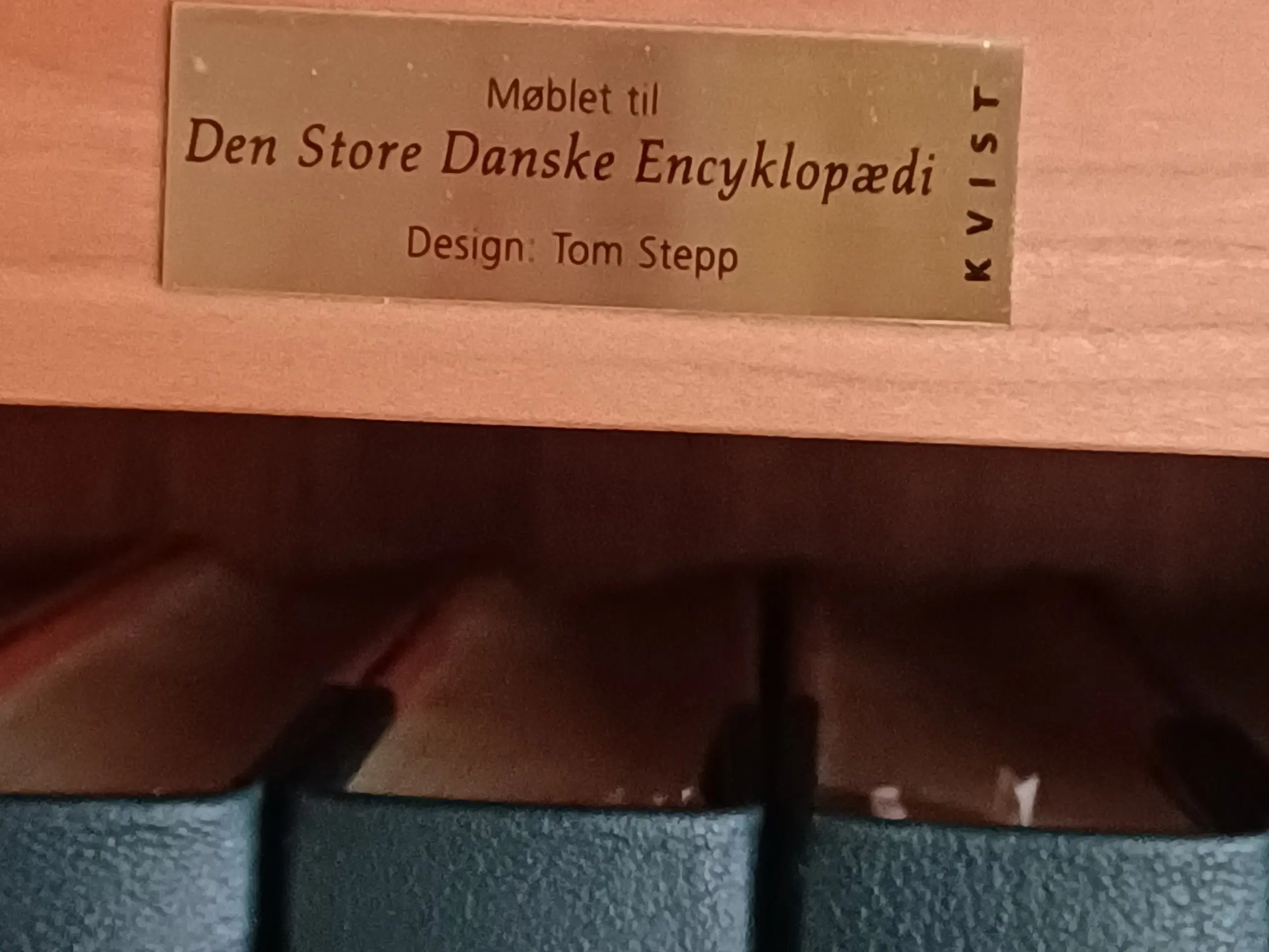 Den Store Danske Encyklopædi i originalt bogskab