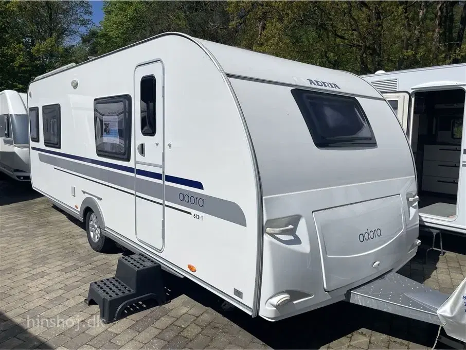 2012 - Adria Adora 613 HT   Lækker fastligger vogn med frontkøkken med komfur fra Hinshøj Caravan