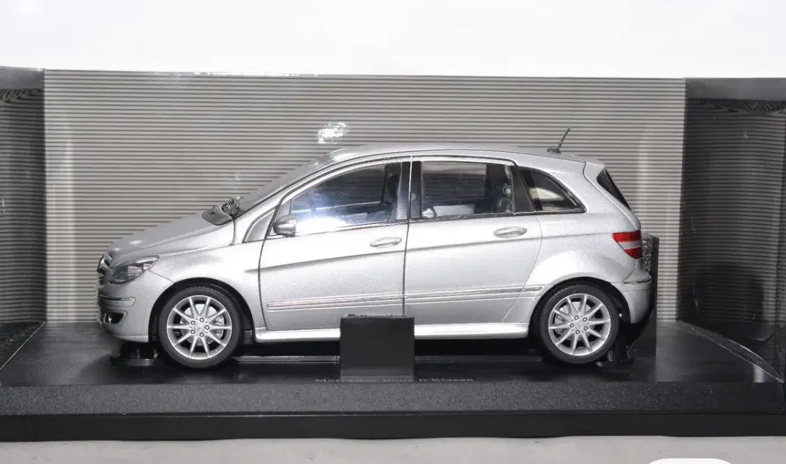 1:18 Mercedes B-Class W245