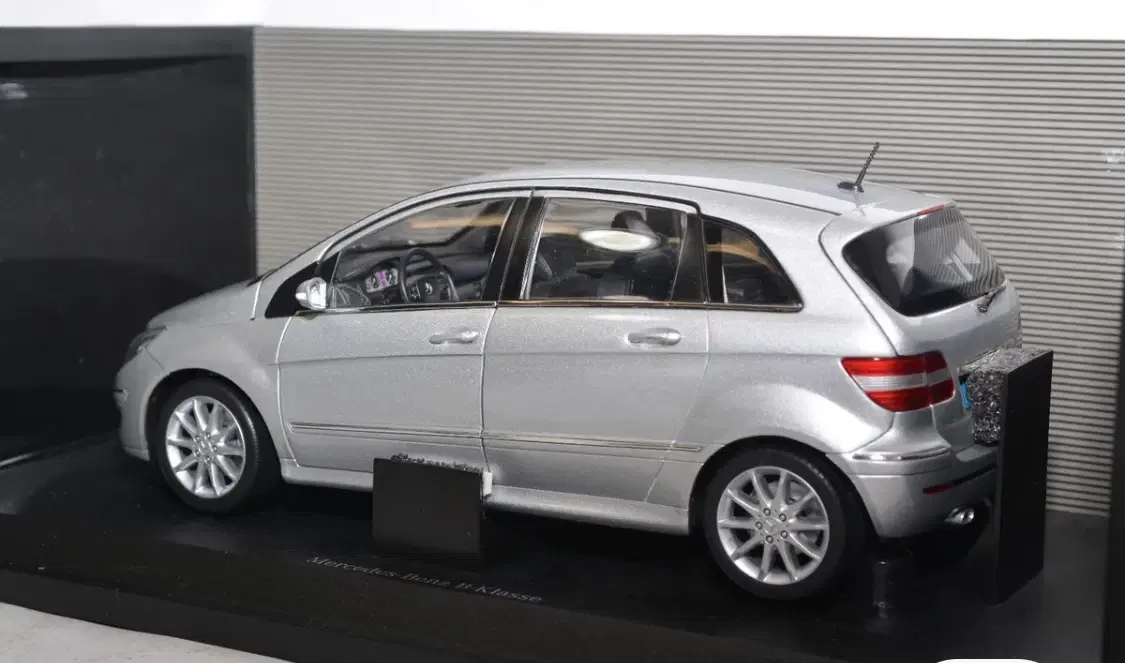 1:18 Mercedes B-Class W245