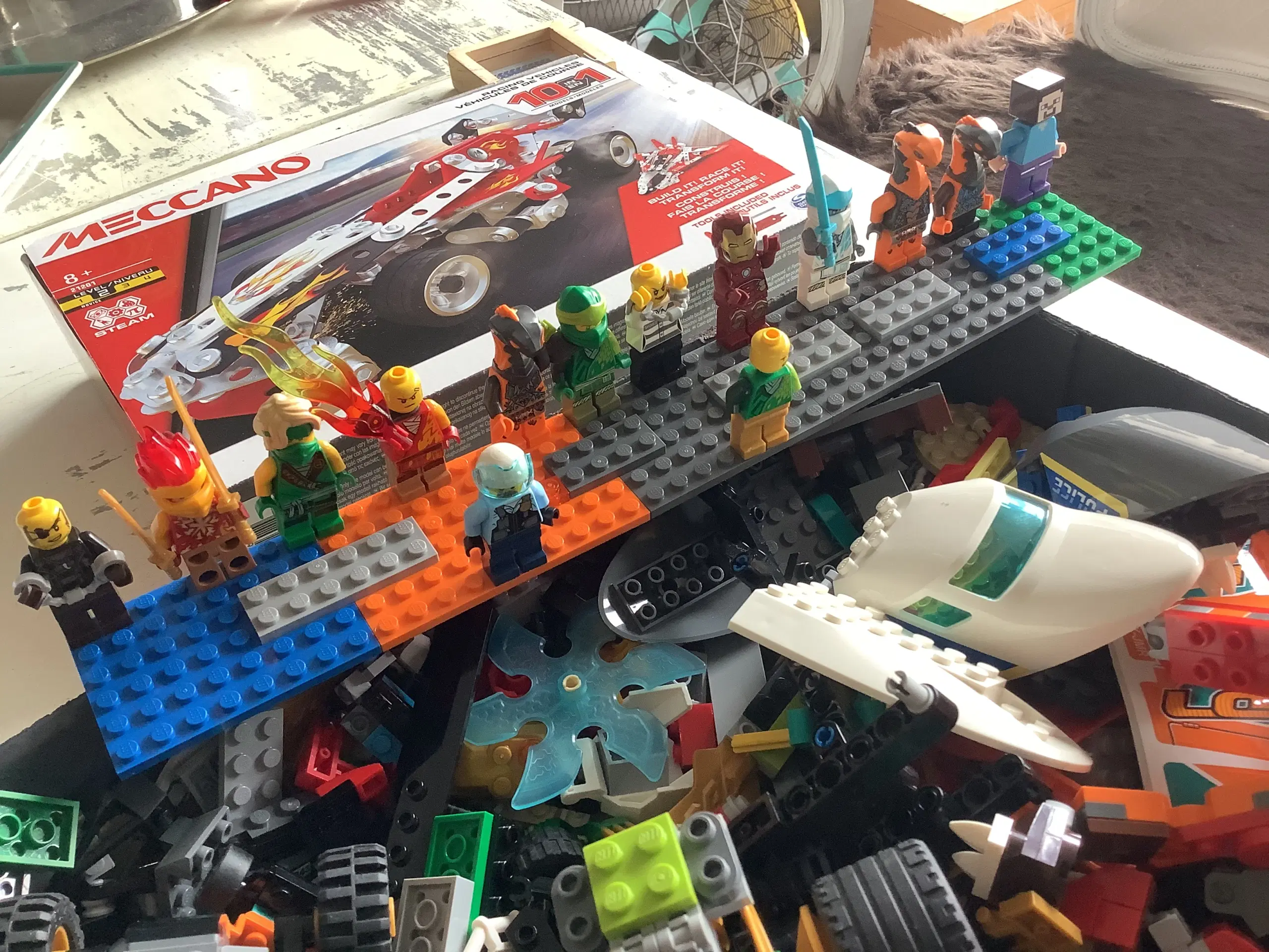 Stor Lego lot Med bla 14 minifigurer