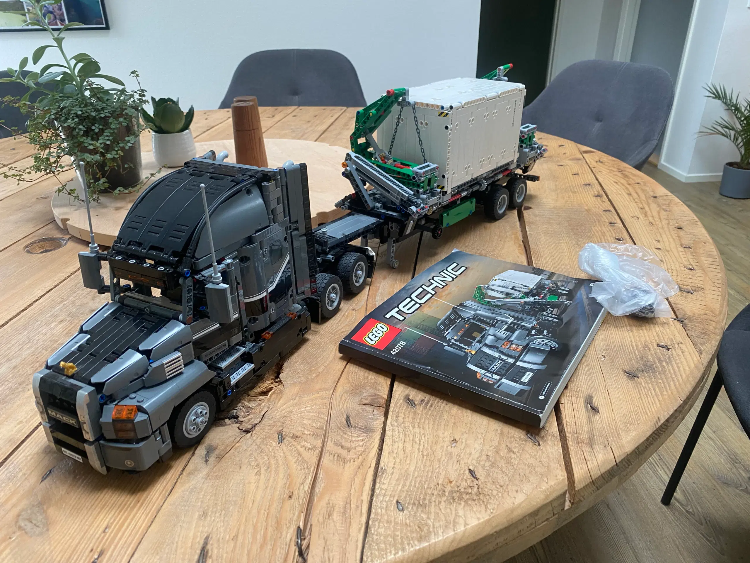 Lego Technic 42078 Mack Anthem