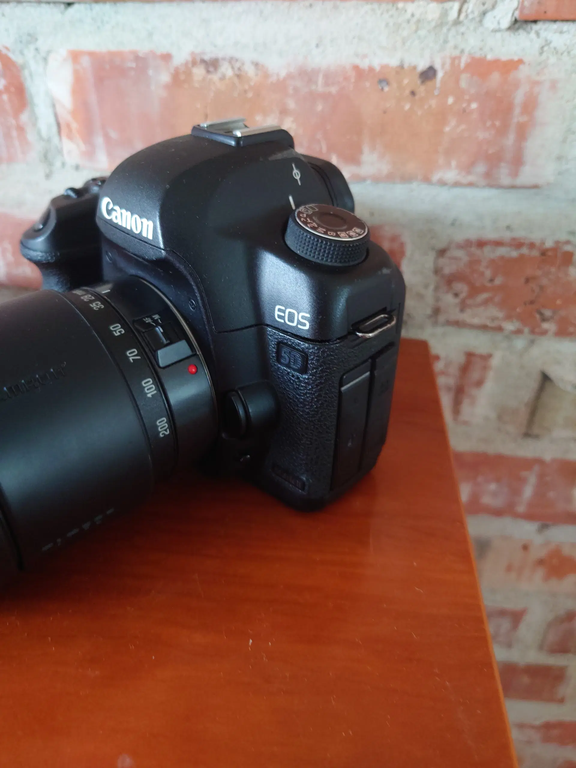 Canon D5 Mark II 20mp 8gb ram 28-200MM Objektiv