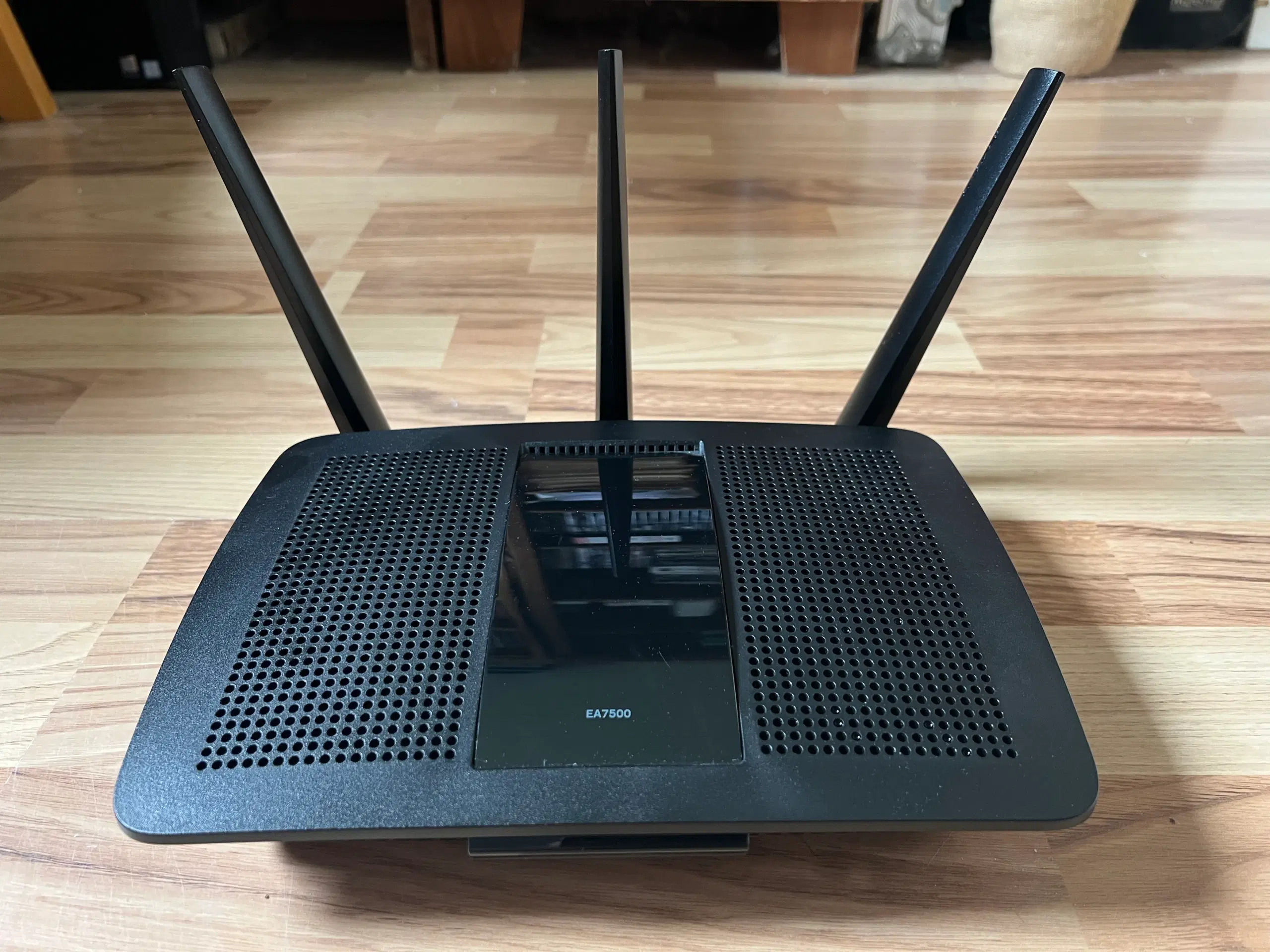 Linksys EA7500 V2 trådløs router til salg