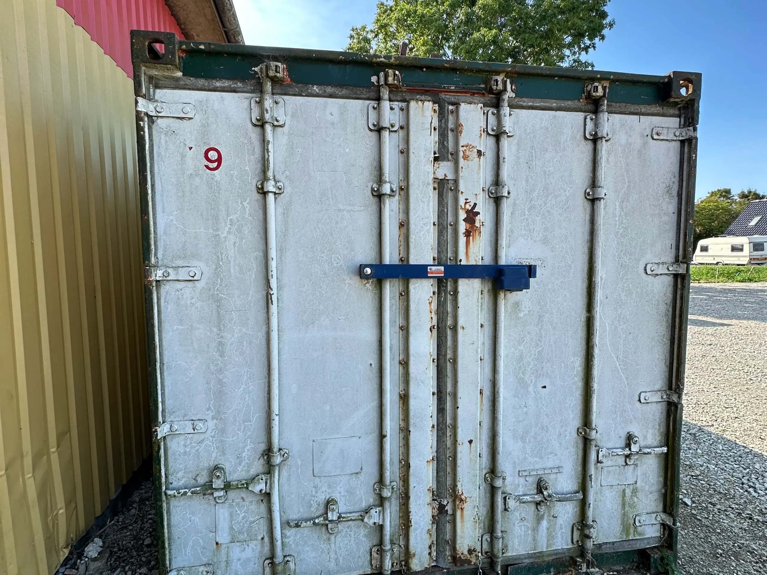 Spændende containersalg! Med indhold