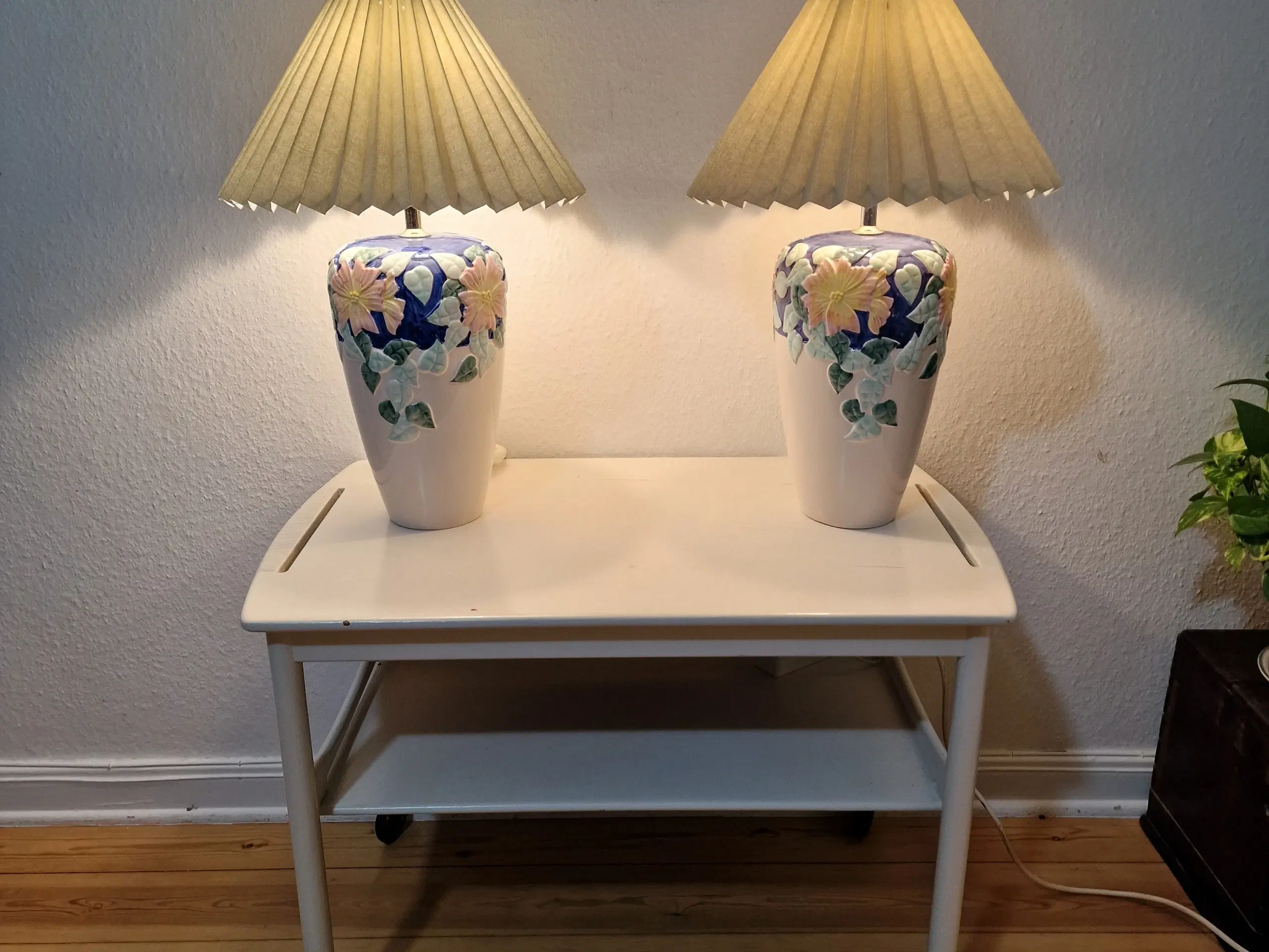 2 stk. Store porcelæns bordlamper.