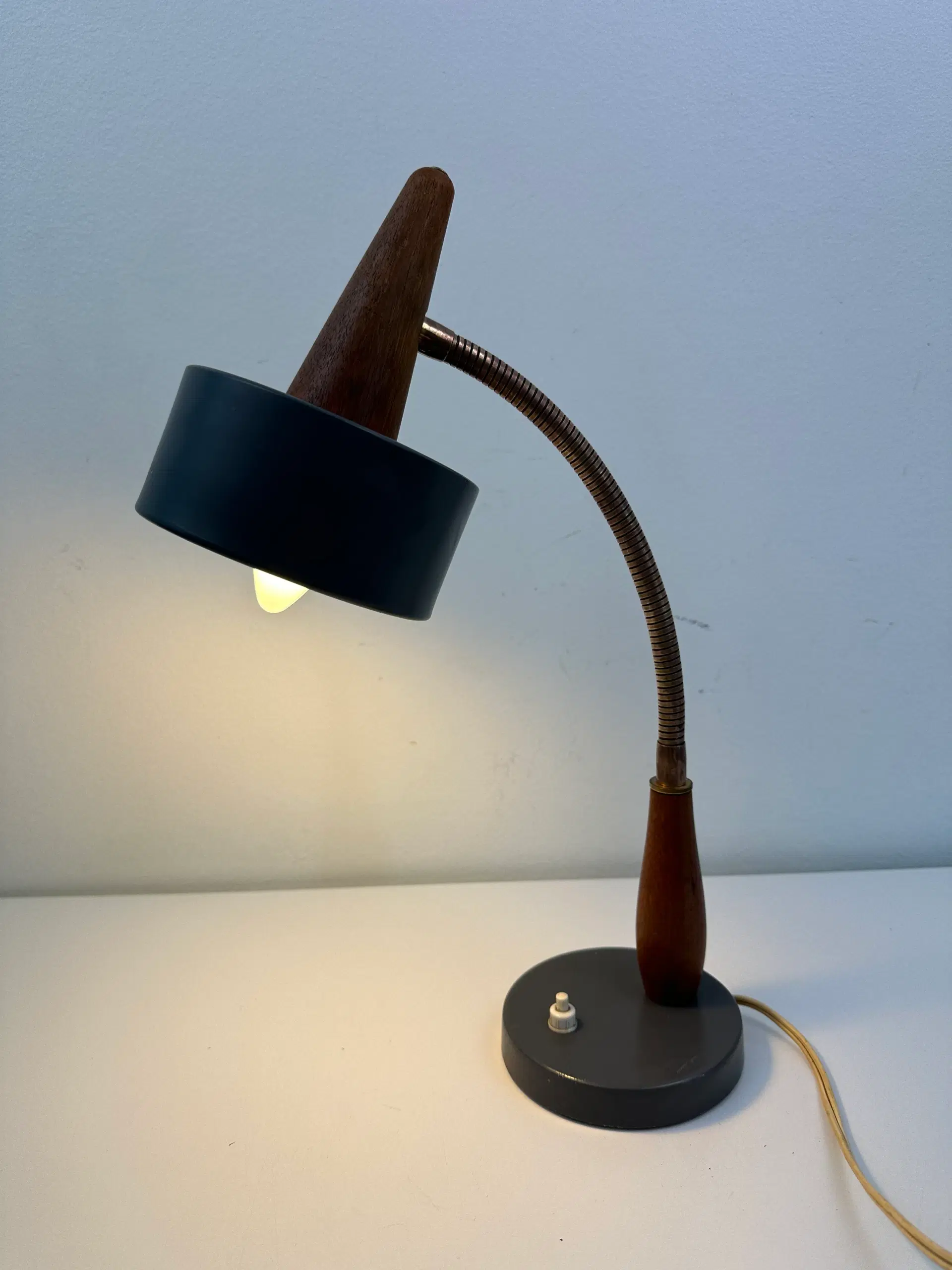 Retro bordlampe teak og messing