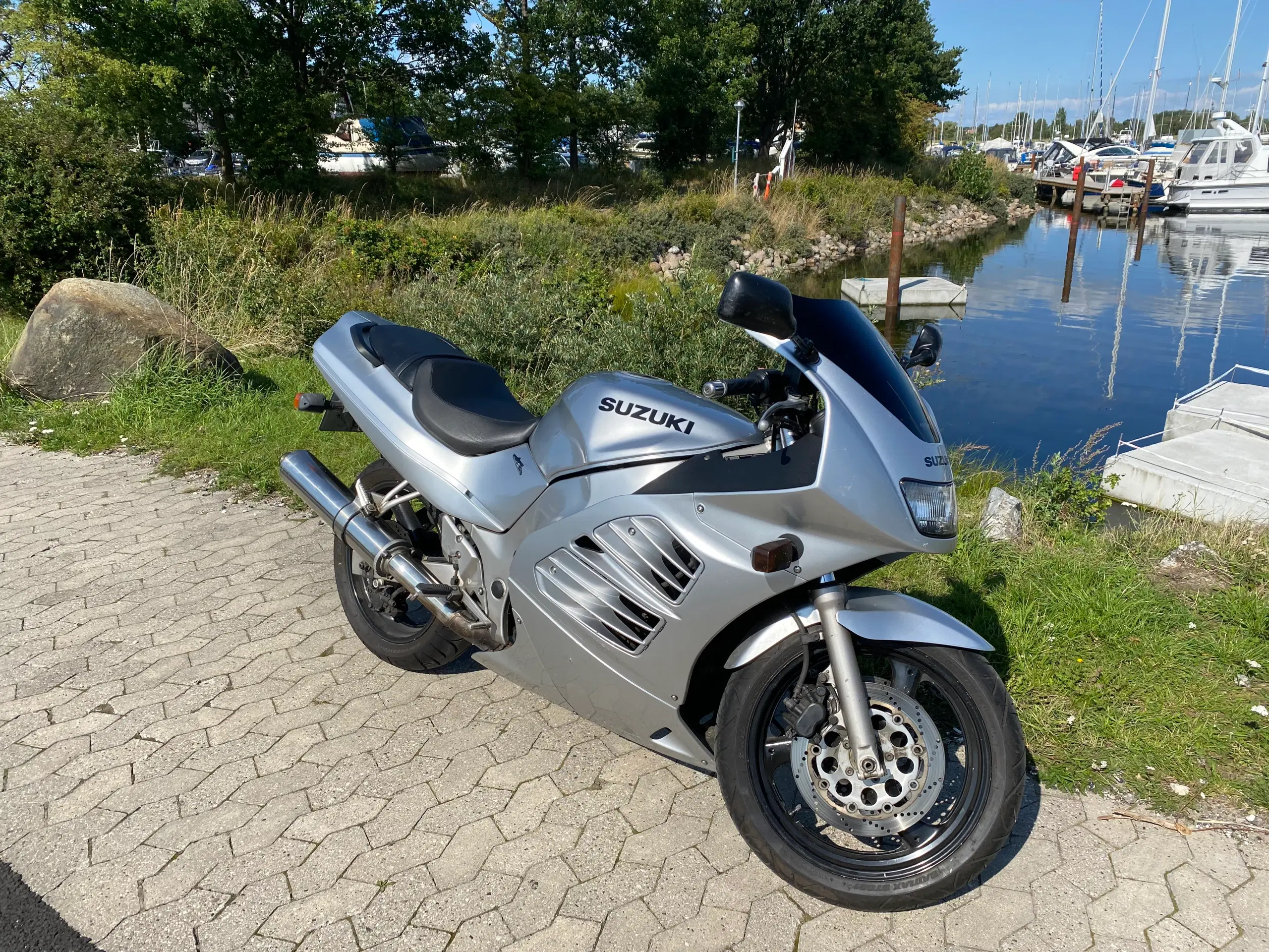 Suzuki RF 600R sælges