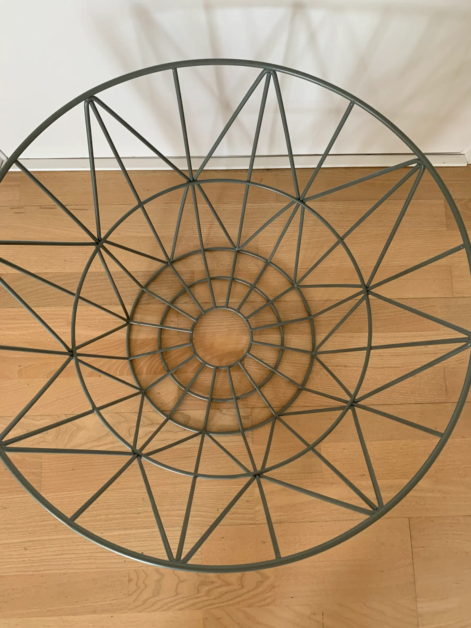 Ferm Living Wire basket støvet grøn