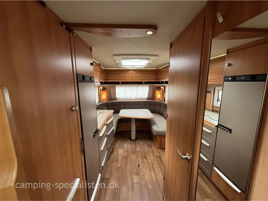 2015 - Hymer Nova SL 595   Hymer Eriba Nova SL 595 2015 m Alde centralvarme - Se den nu hos Camping-Specialistendk