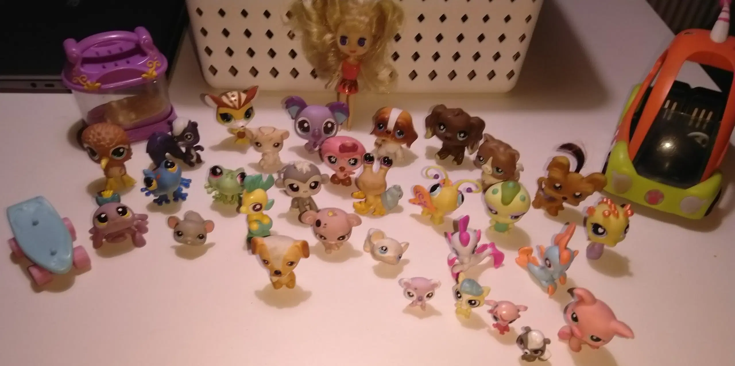 30 stk Littlest Pet Shop + en bil