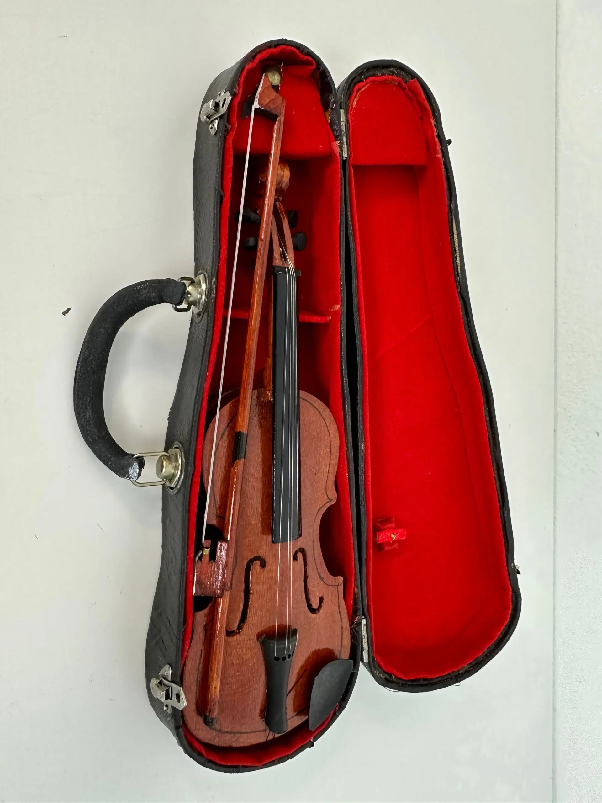 Lille 'model' violin i kuffert